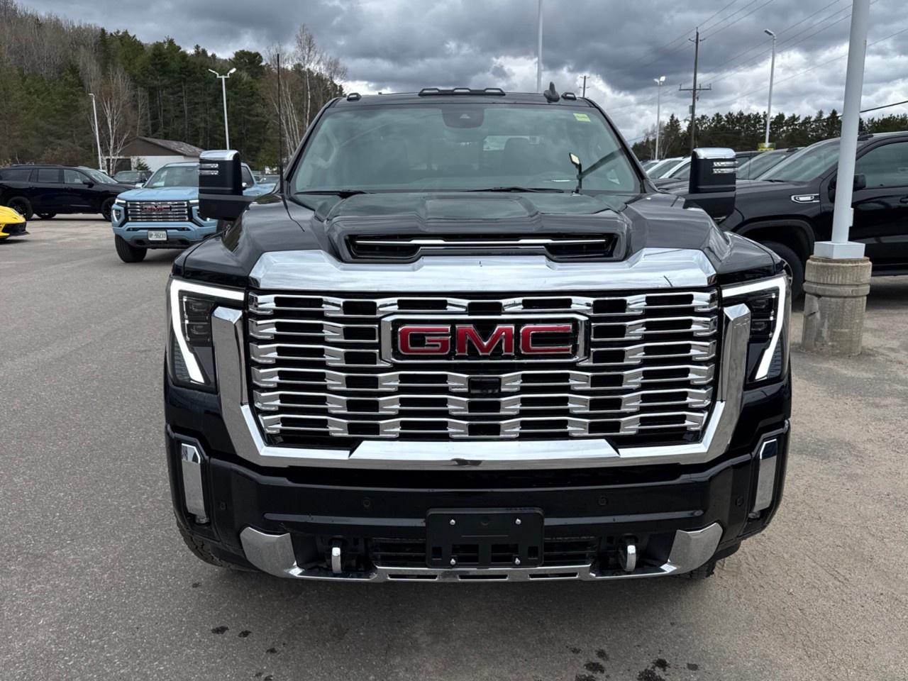 2026 GMC SIERRA 2500HD Crew Cab Standard Box 4-Wheel Drive Denali Photo