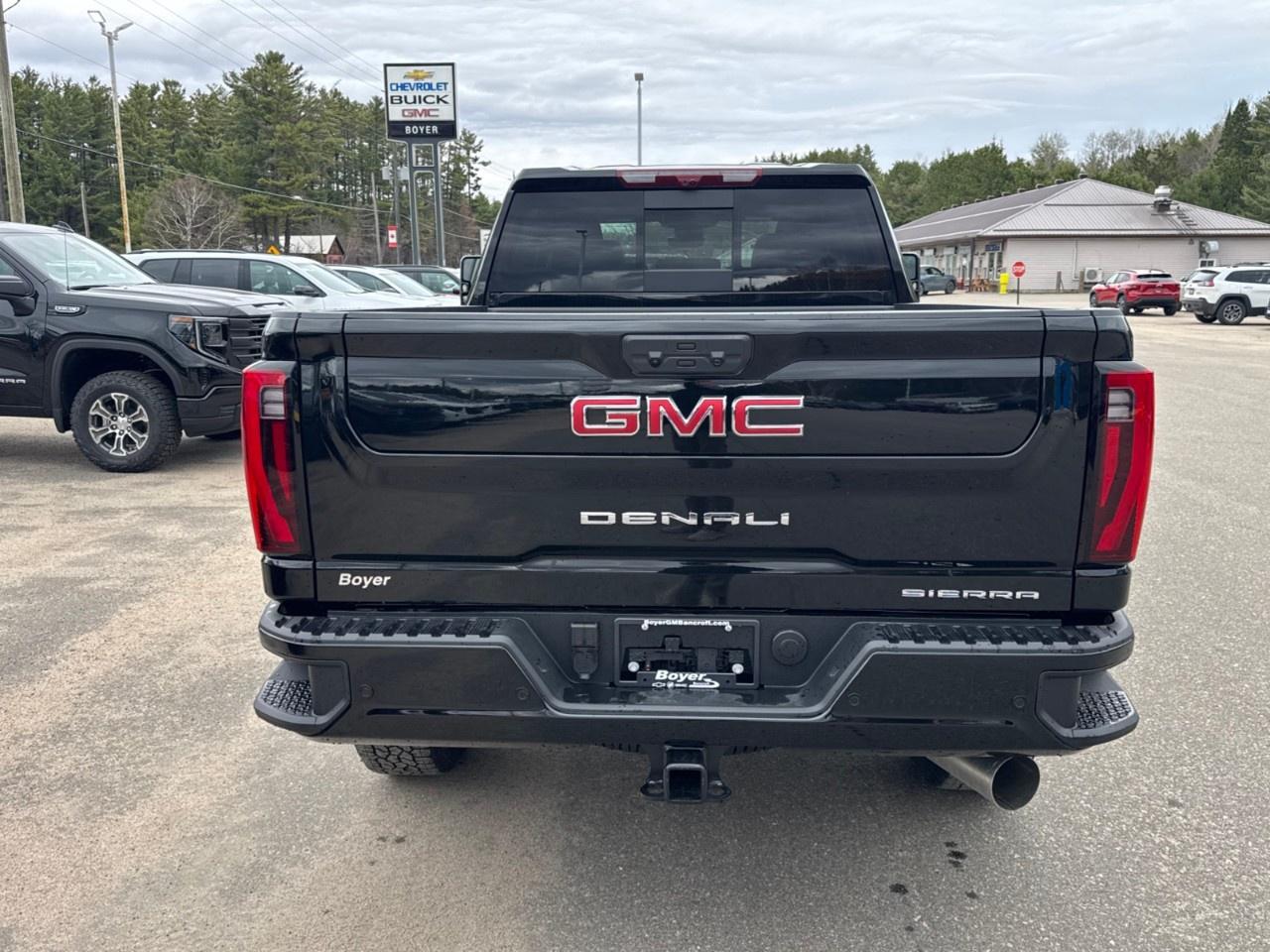 2026 GMC SIERRA 2500HD Crew Cab Standard Box 4-Wheel Drive Denali Photo