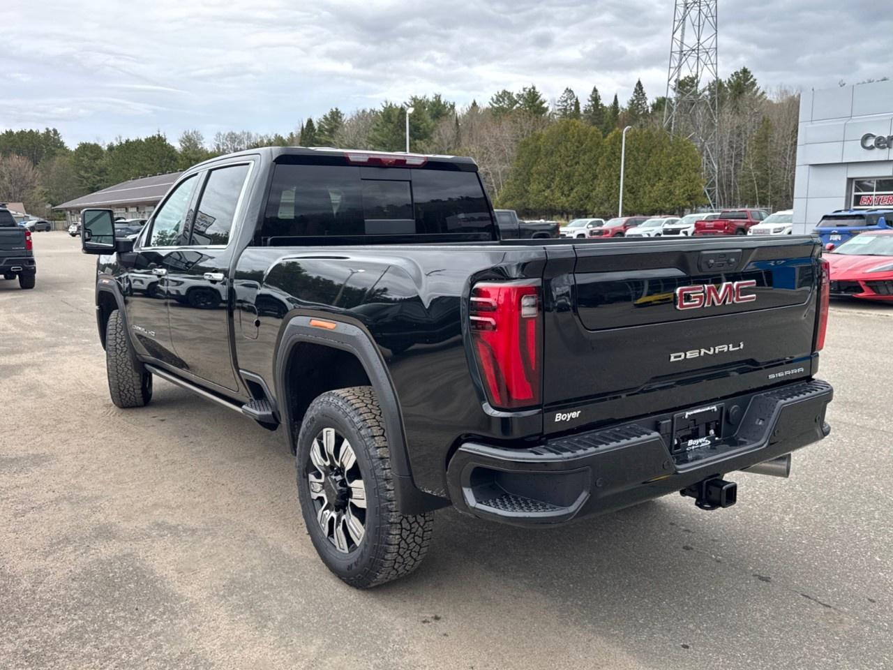 2026 GMC SIERRA 2500HD Crew Cab Standard Box 4-Wheel Drive Denali Photo