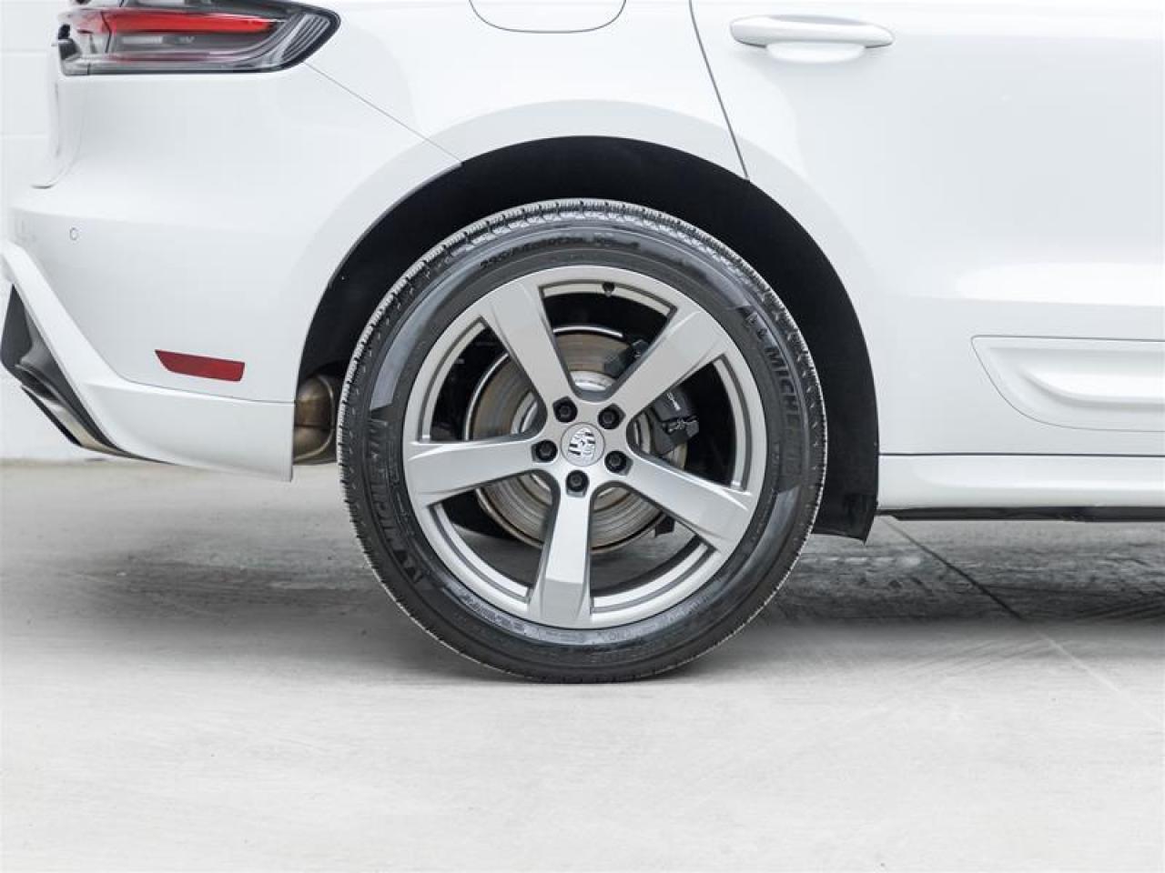 2023 Porsche Macan  Photo