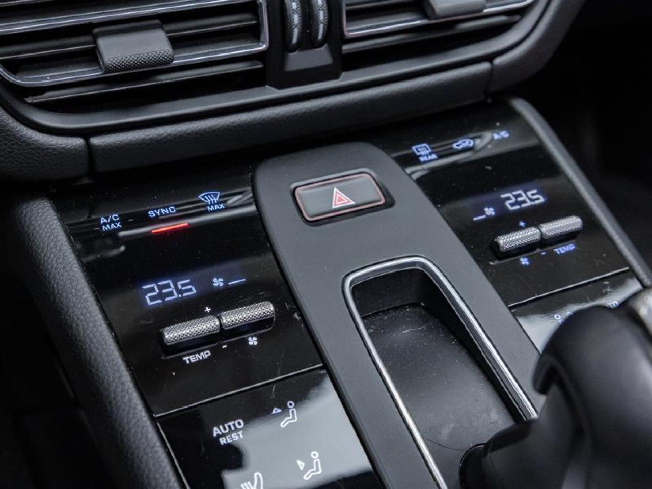 2023 Porsche Macan  Photo