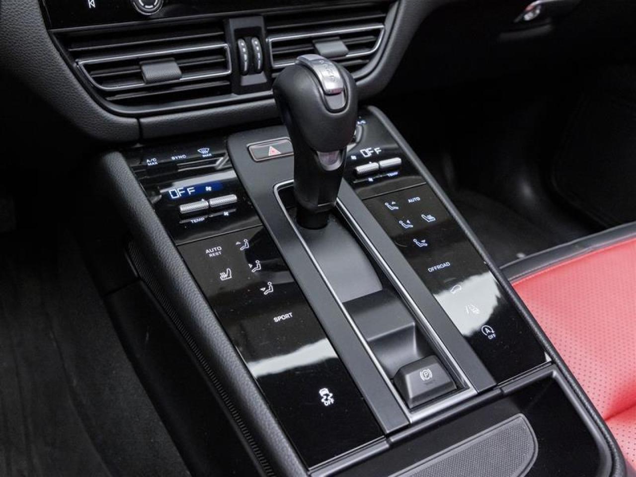 2023 Porsche Macan  Photo