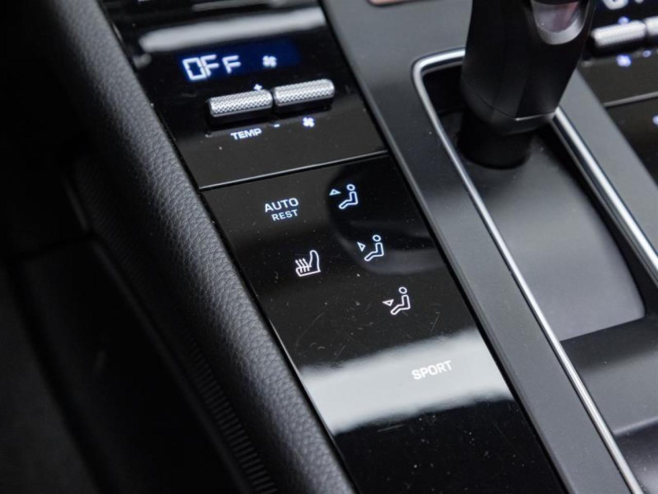 2023 Porsche Macan  Photo