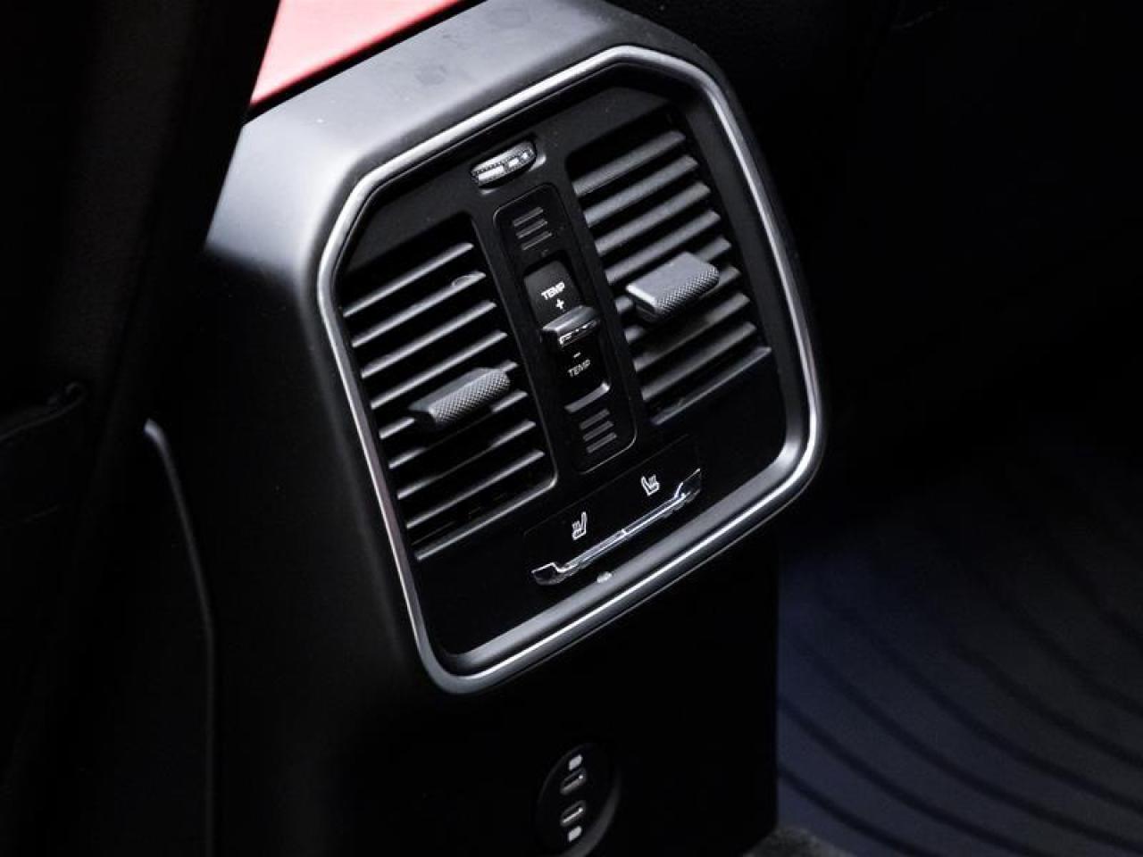 2023 Porsche Macan  Photo