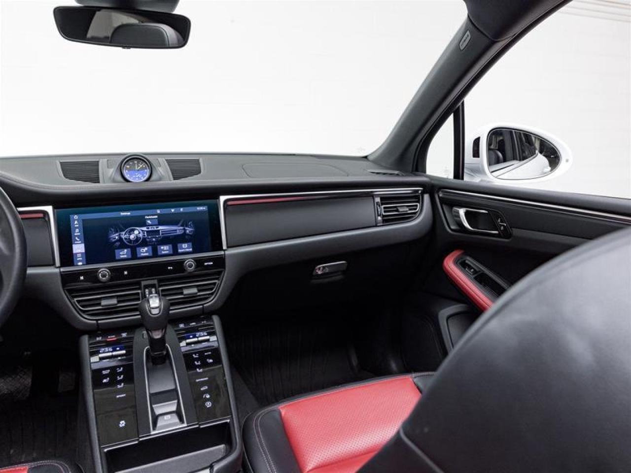 2023 Porsche Macan  Photo