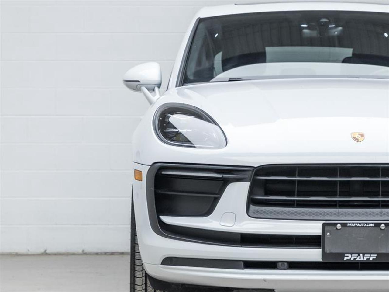 2023 Porsche Macan  Photo2