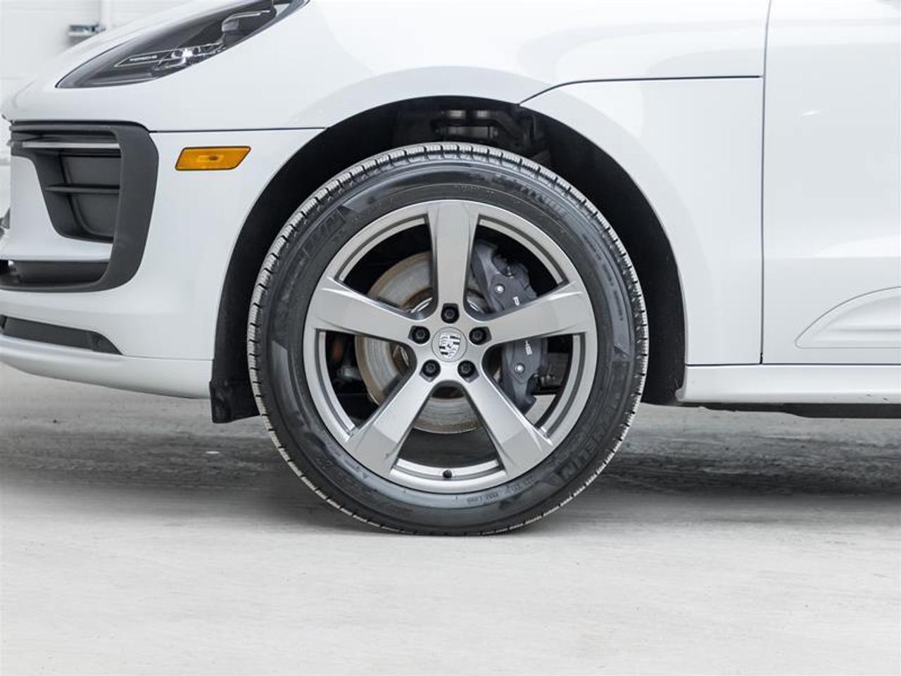 2023 Porsche Macan  Photo