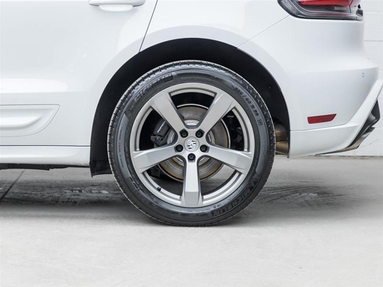 2023 Porsche Macan  Photo