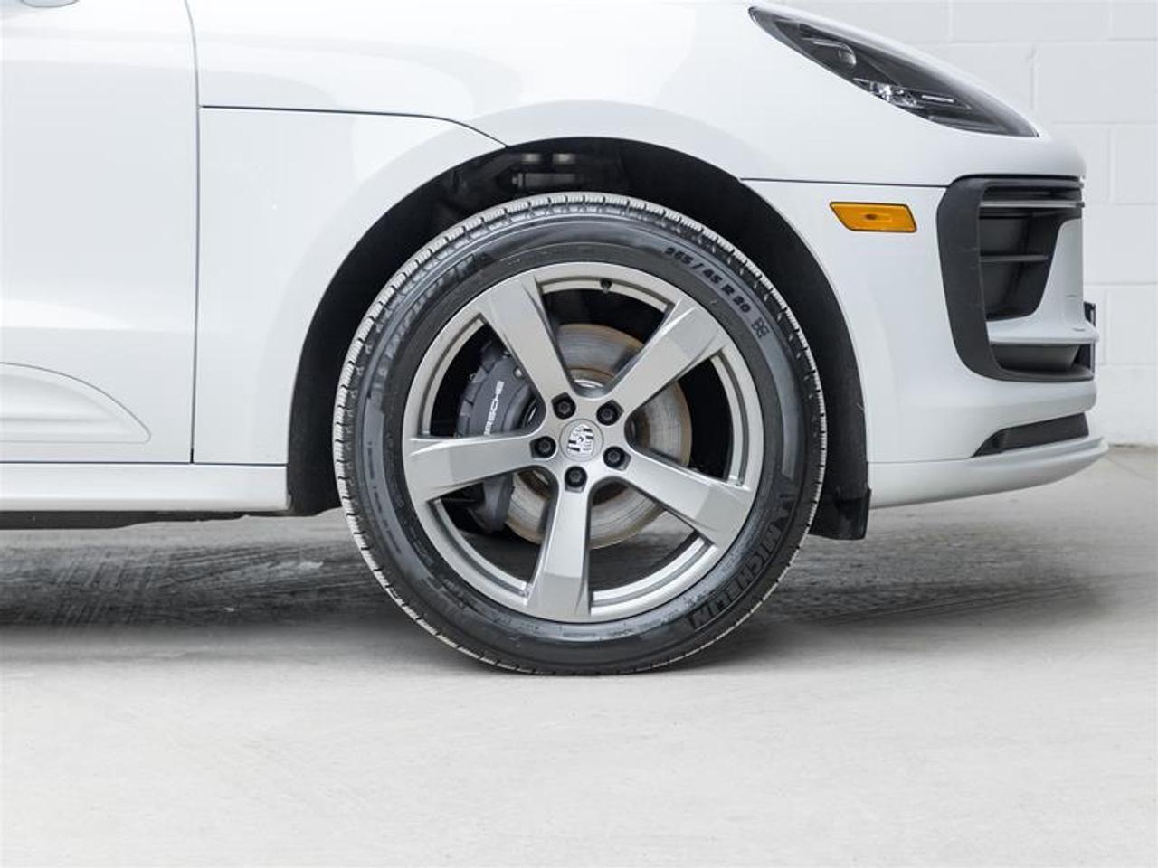 2023 Porsche Macan  Photo