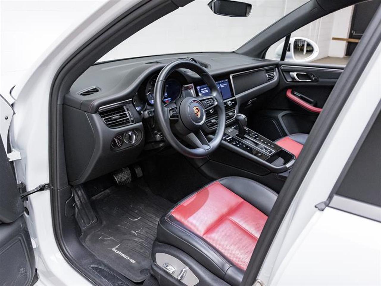 2023 Porsche Macan  Photo