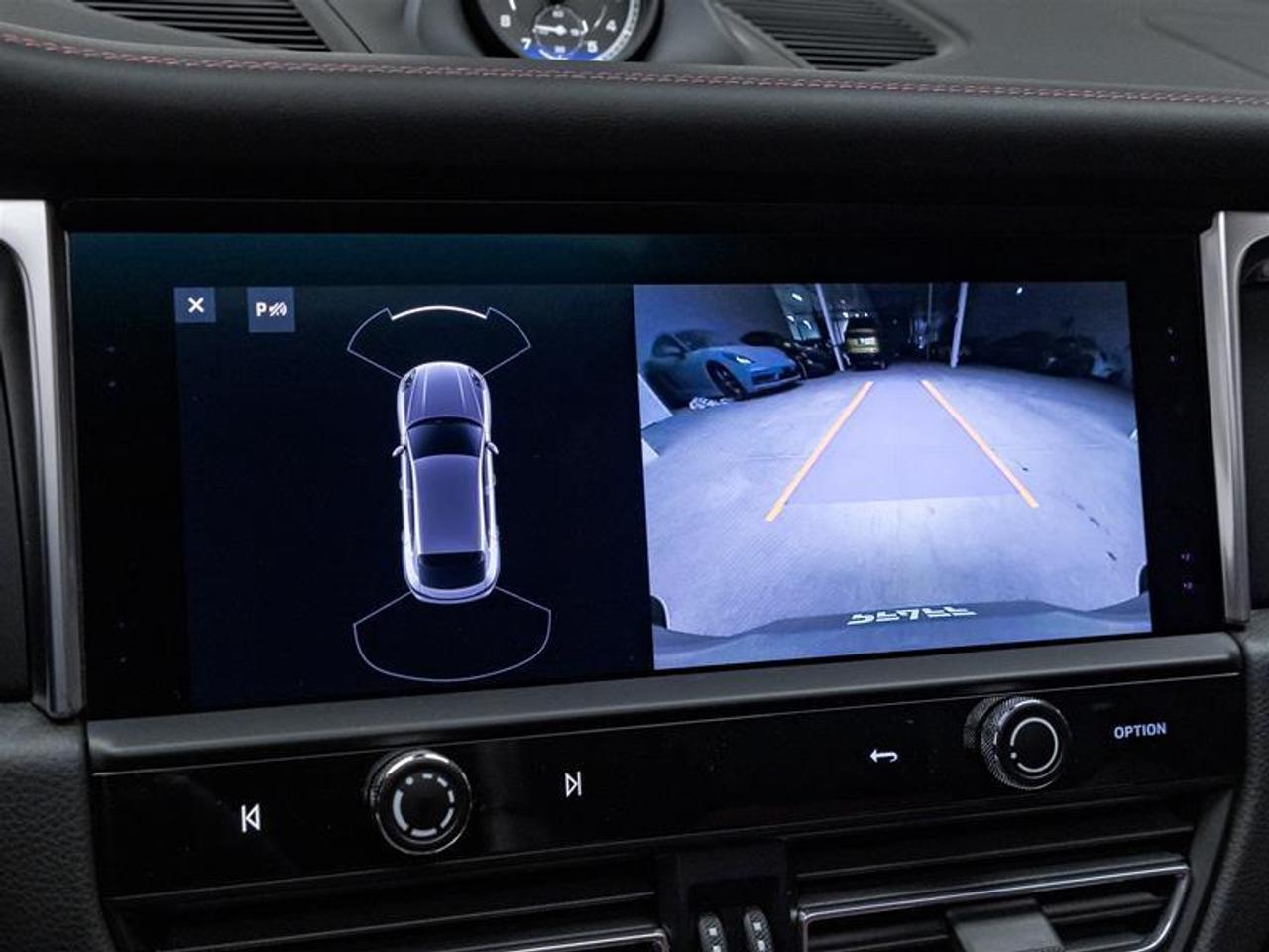 2023 Porsche Macan  Photo