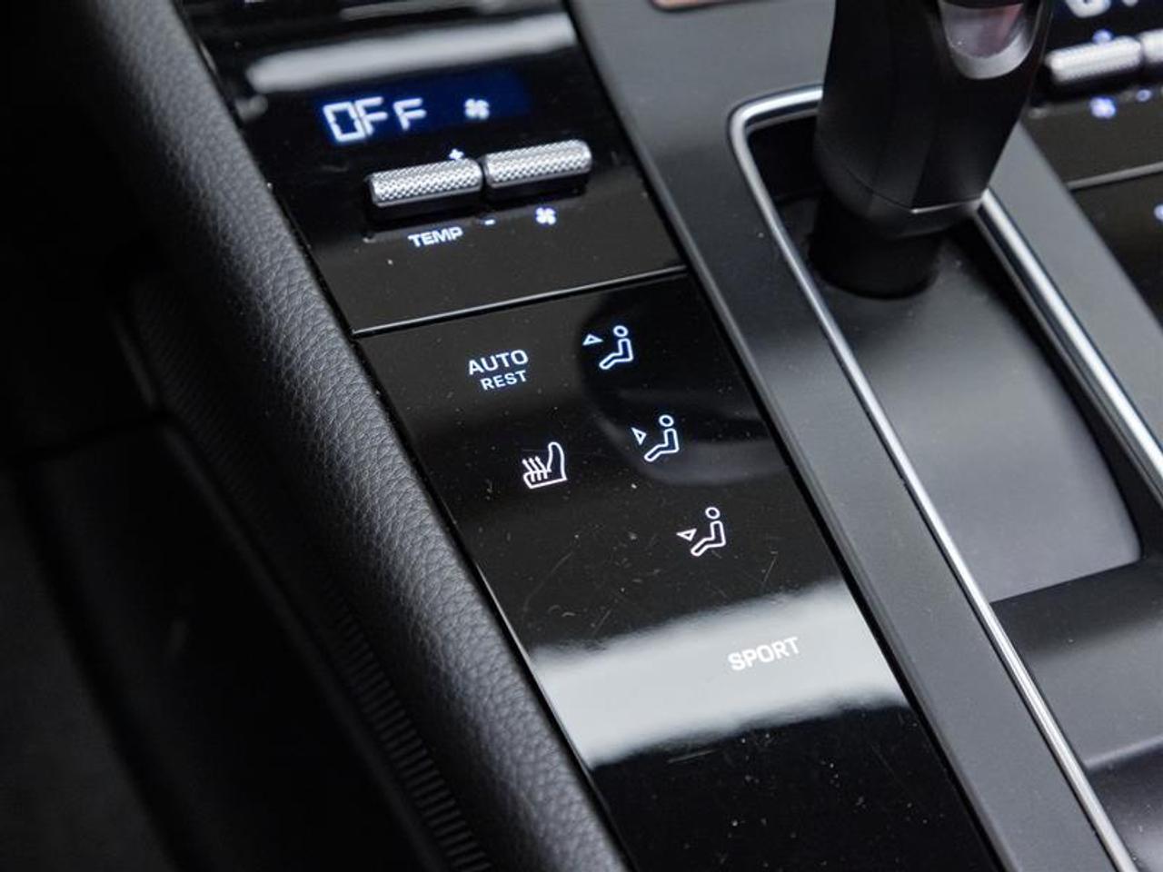 2023 Porsche Macan  Photo