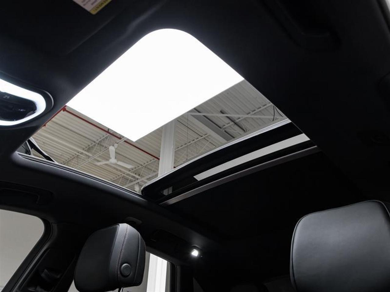 2023 Porsche Macan  Photo