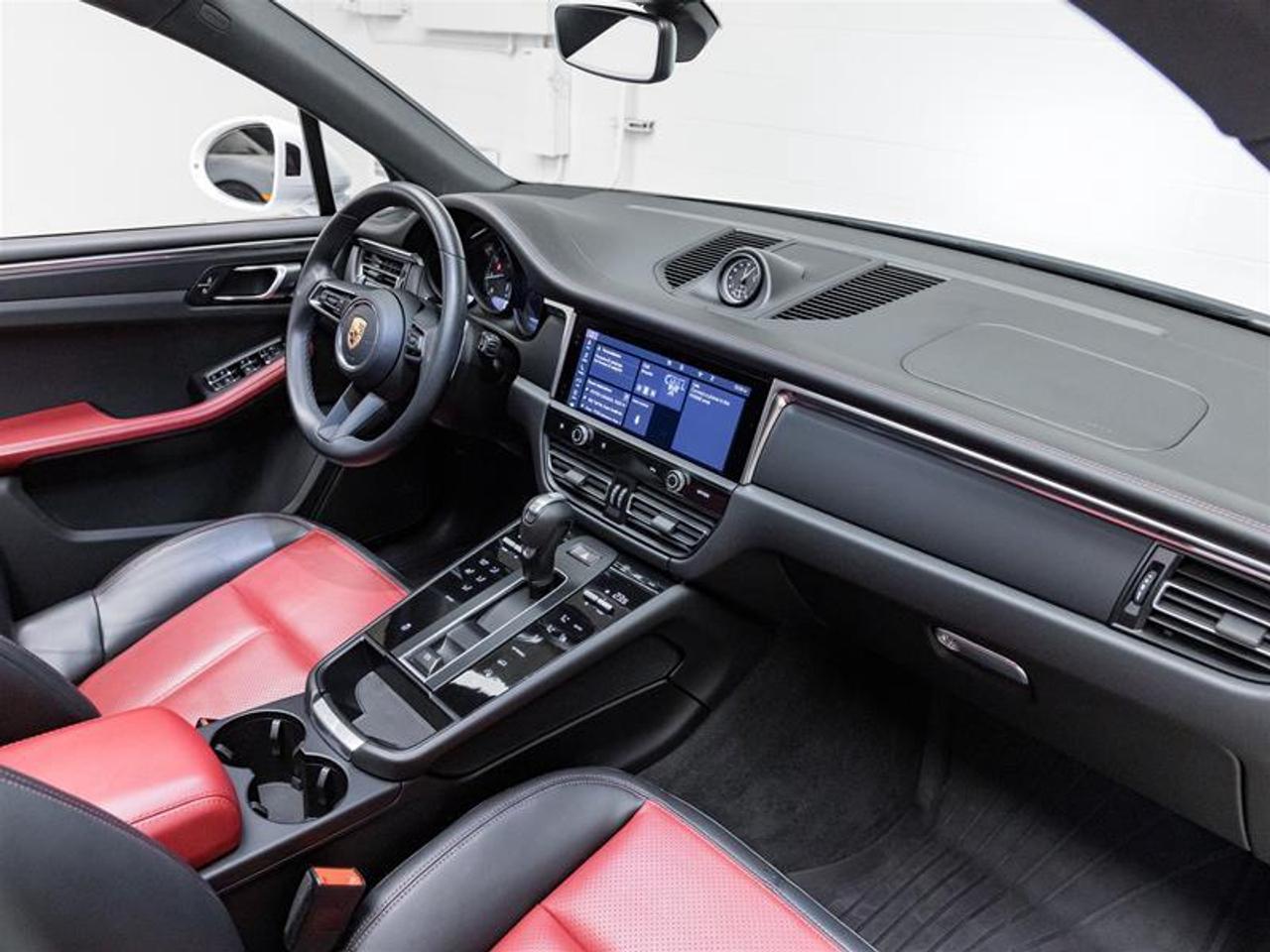 2023 Porsche Macan  Photo