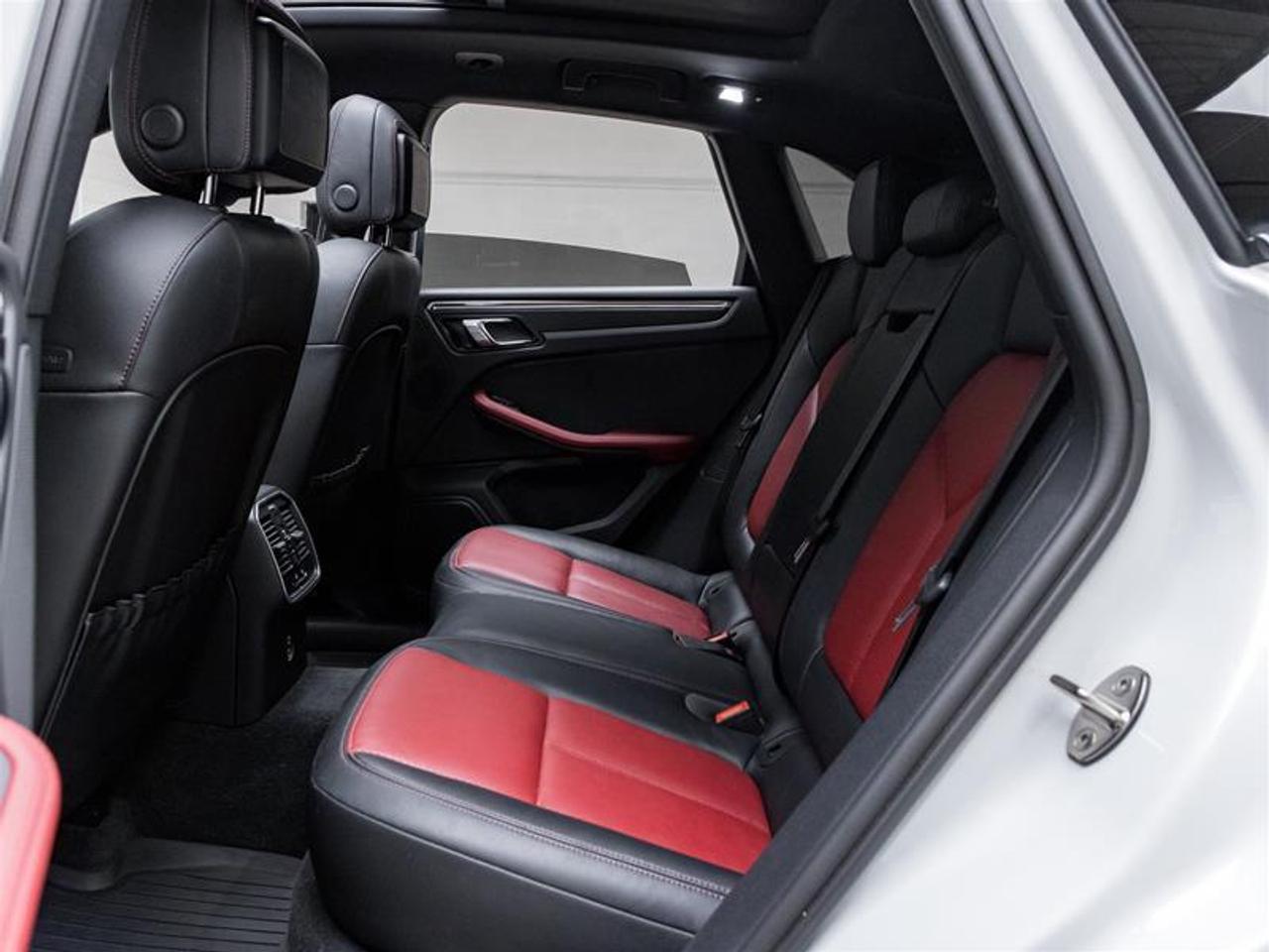 2023 Porsche Macan  Photo