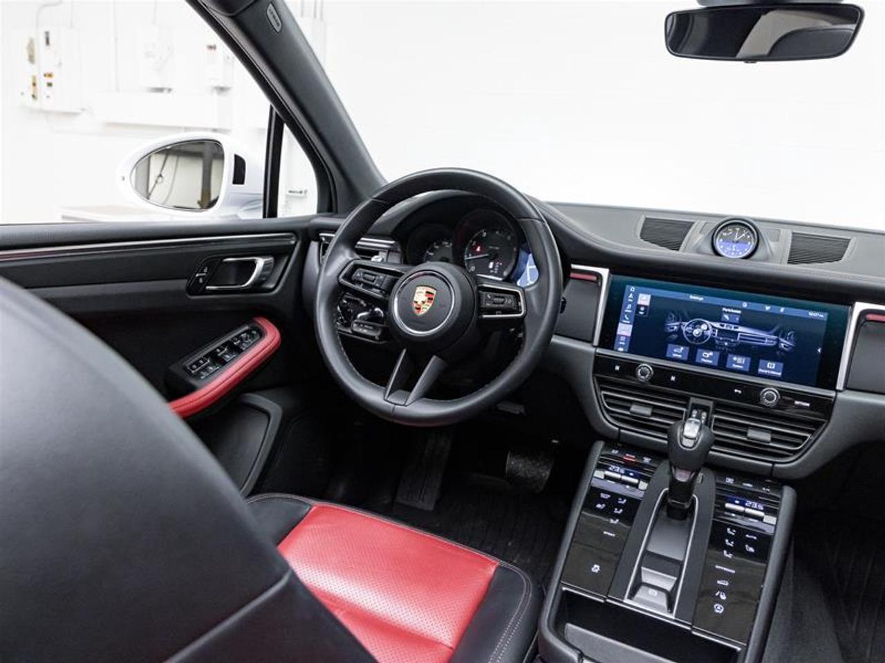 2023 Porsche Macan  Photo