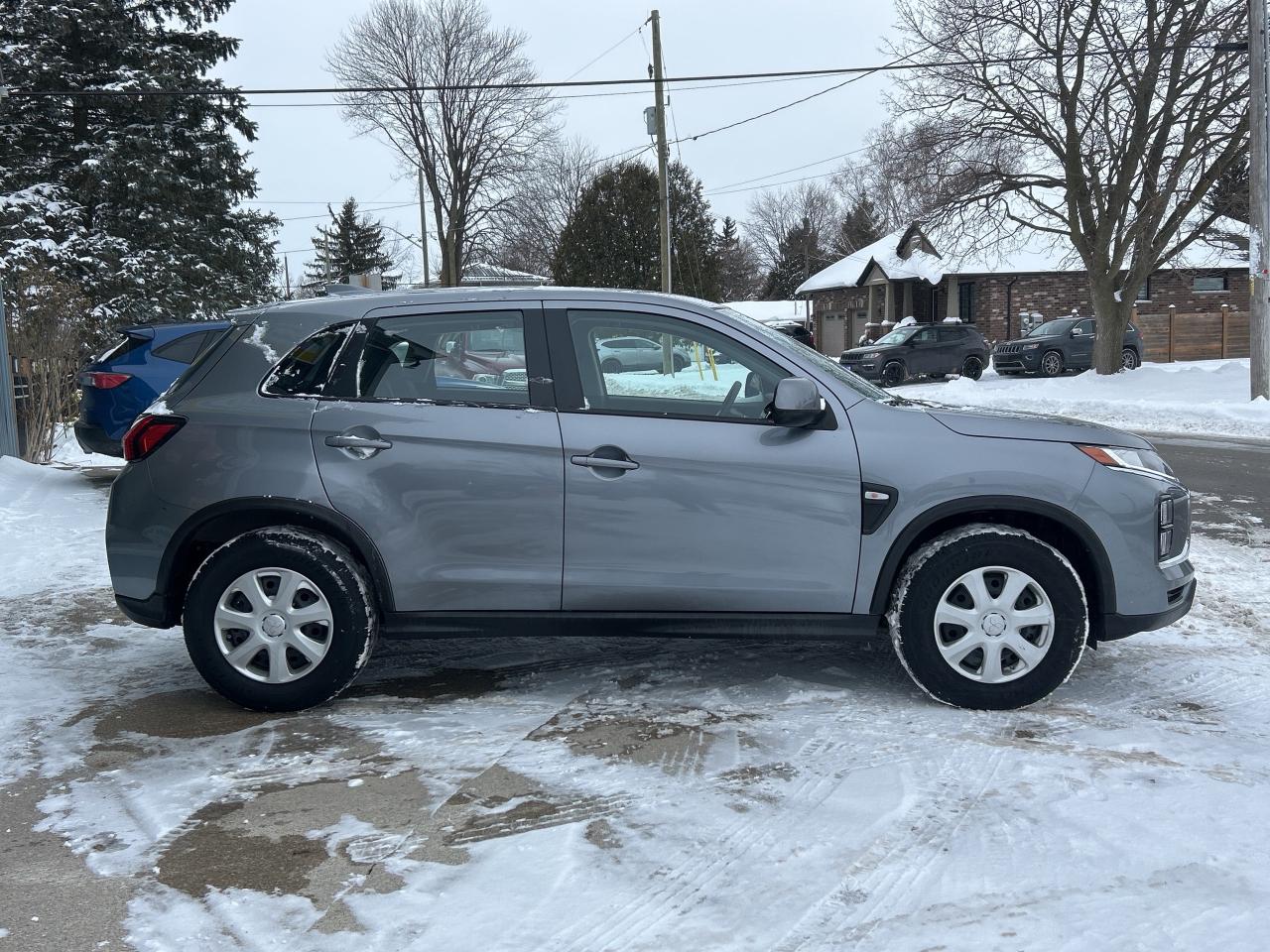 2024 Mitsubishi RVR ES   AWD  ** 10  YEAR  WARRANTY ! ** Photo2