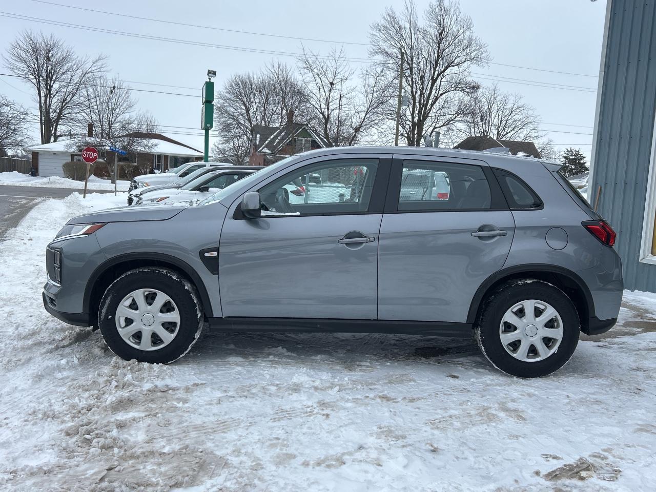 2024 Mitsubishi RVR ES   AWD  ** 10  YEAR  WARRANTY ! ** Photo