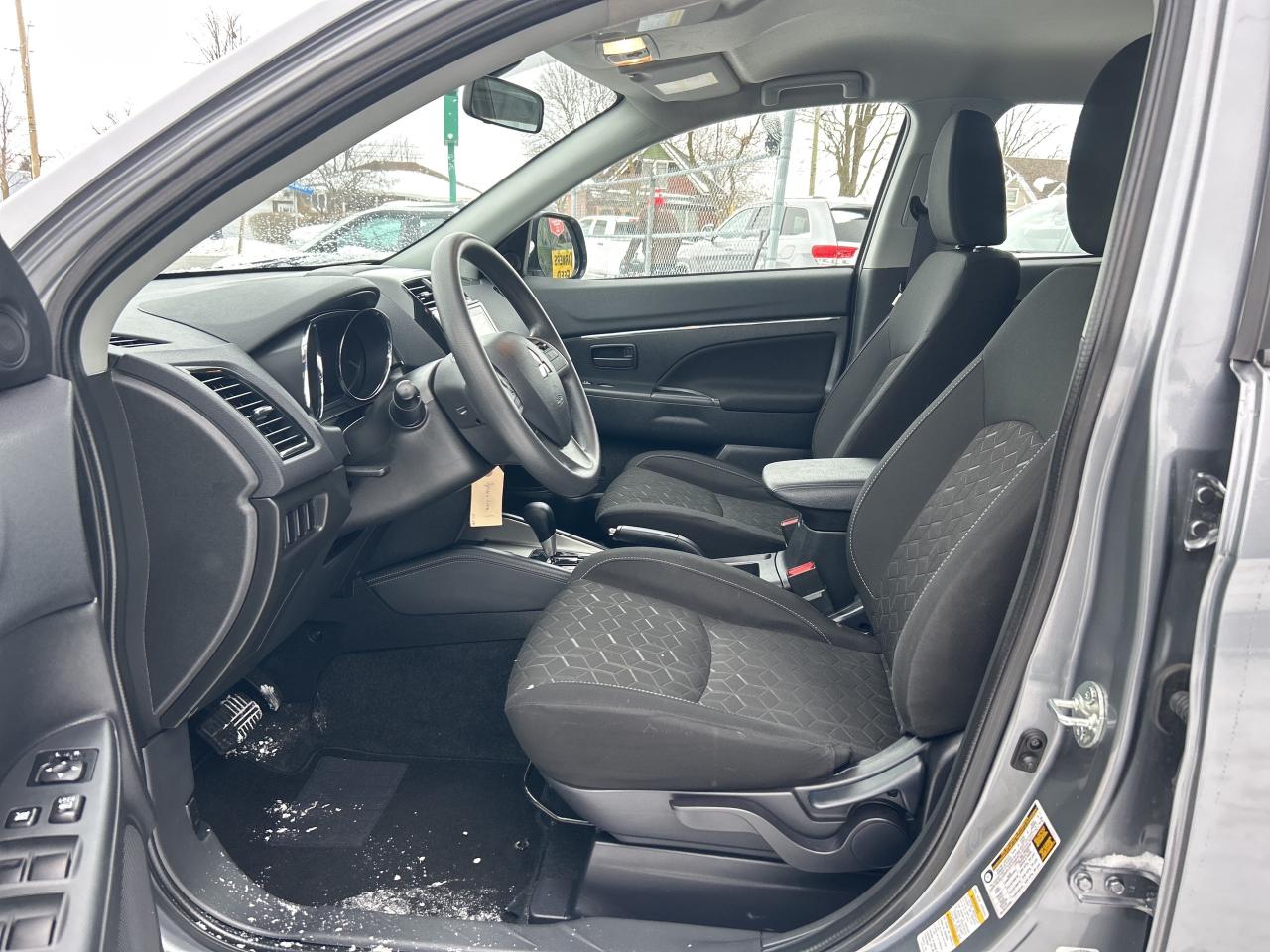 2024 Mitsubishi RVR ES   AWD  ** 10  YEAR  WARRANTY ! ** Photo