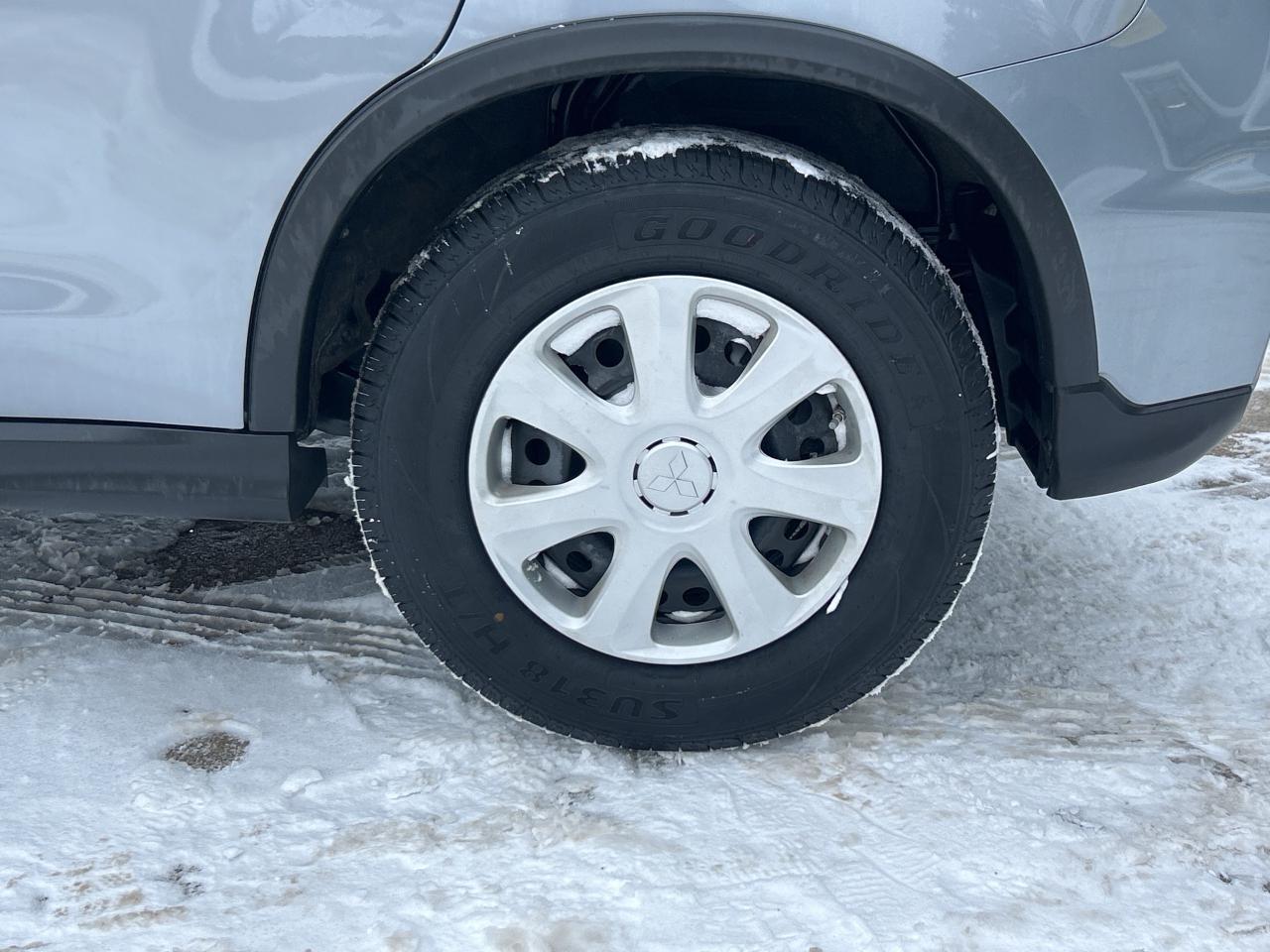 2024 Mitsubishi RVR ES   AWD  ** 10  YEAR  WARRANTY ! ** Photo