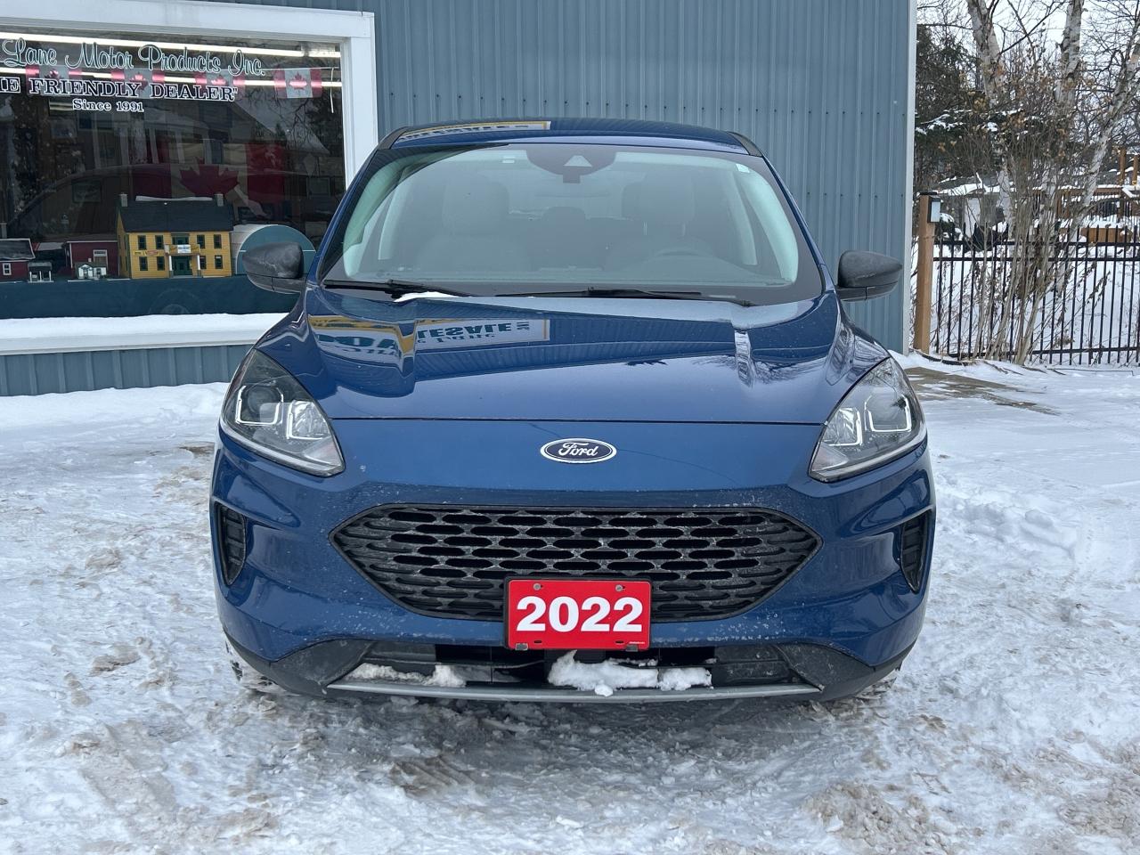 2022 Ford Escape S    AWD.  ** CLEAN ** Photo