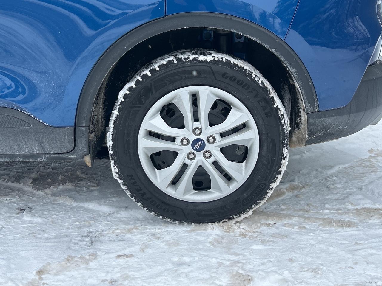 2022 Ford Escape S    AWD.  ** CLEAN ** Photo