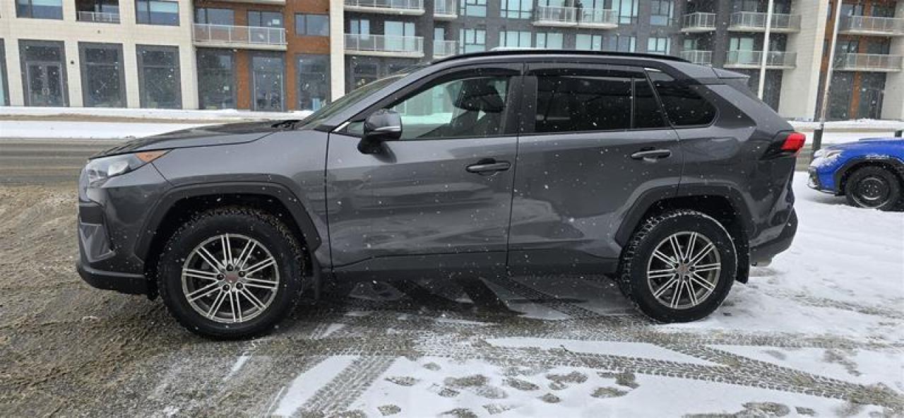 2021 Toyota RAV4 LE AWD Photo2