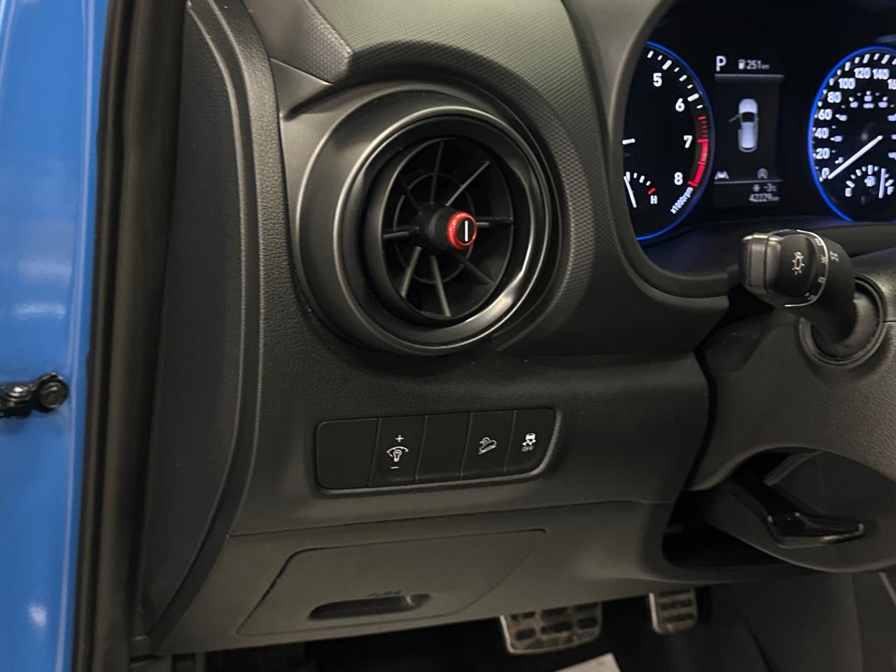 2022 Hyundai KONA 1.6T N Line w/Two-Tone Roof 4dr All-Wheel Drive Photo