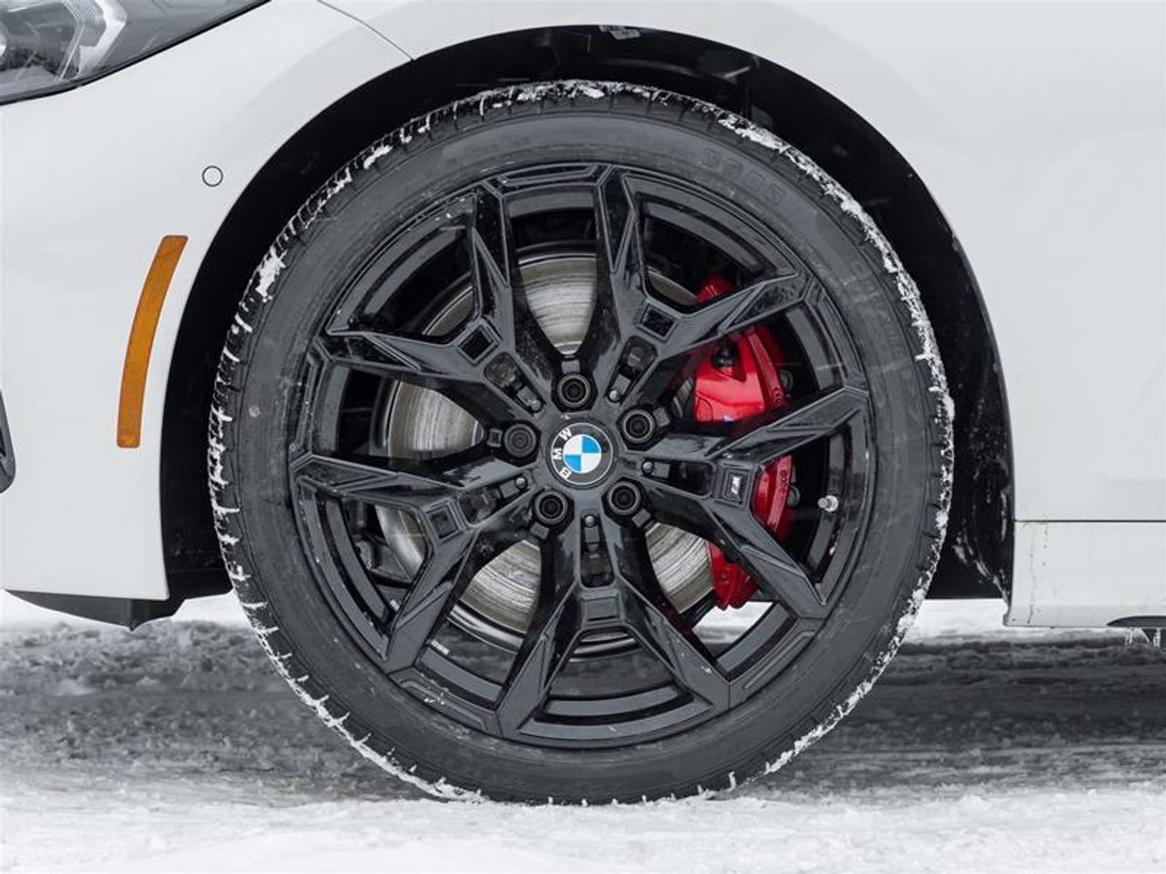 2026 BMW 330 i xDrive 4dr All-Wheel Drive Sedan Photo4