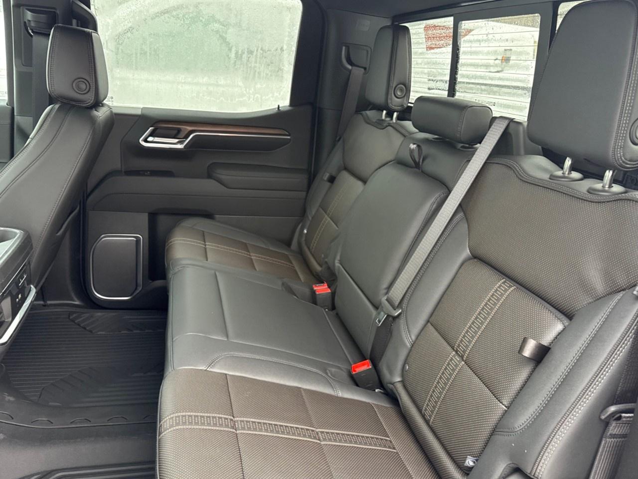 2026 Chevrolet Silverado 1500 Crew Cab Short Box 4-Wheel Drive High Country Photo