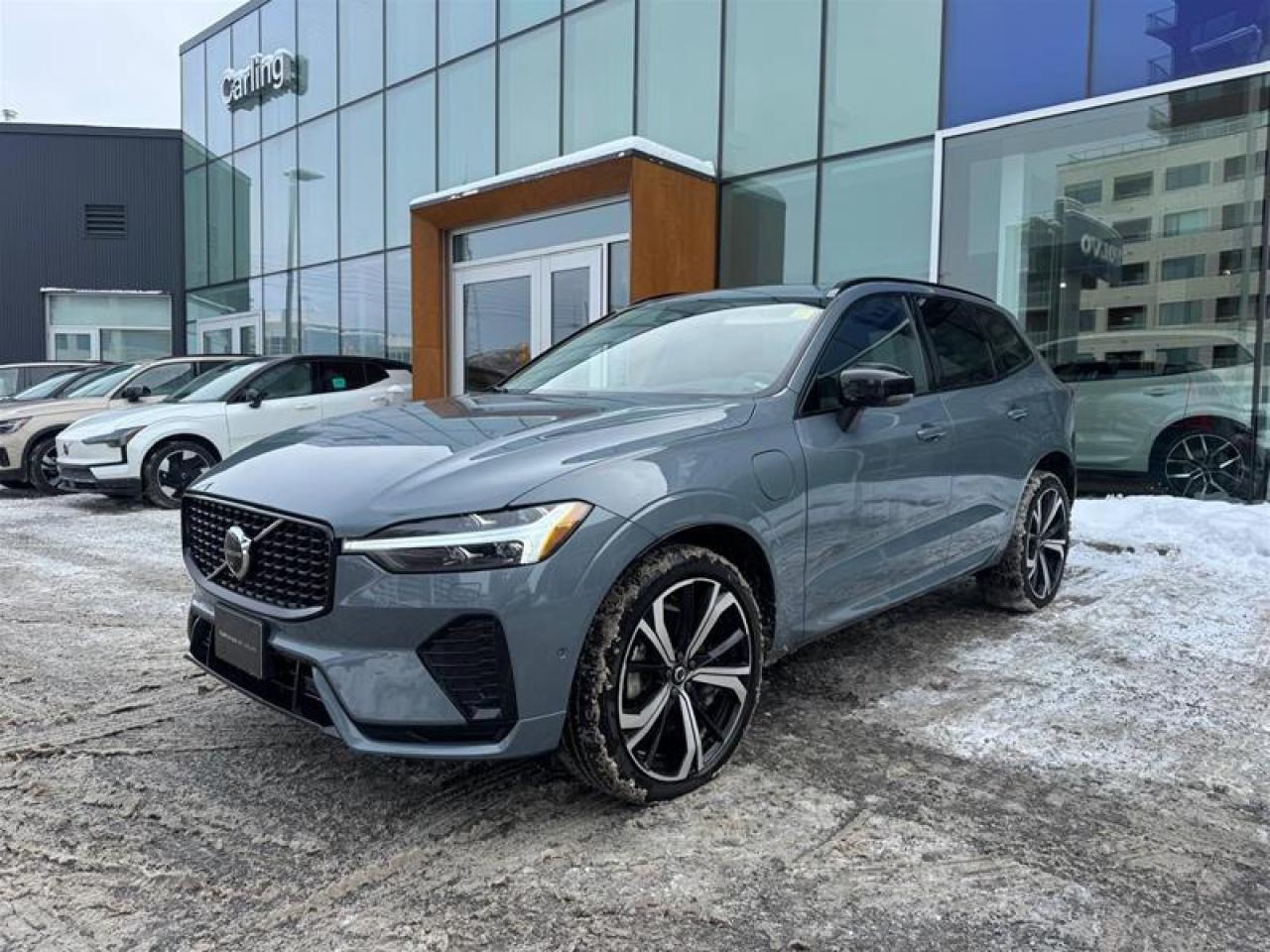 2024 Volvo XC60 Recharge T8 eAWD PHEV Ultimate Dark Theme Photo