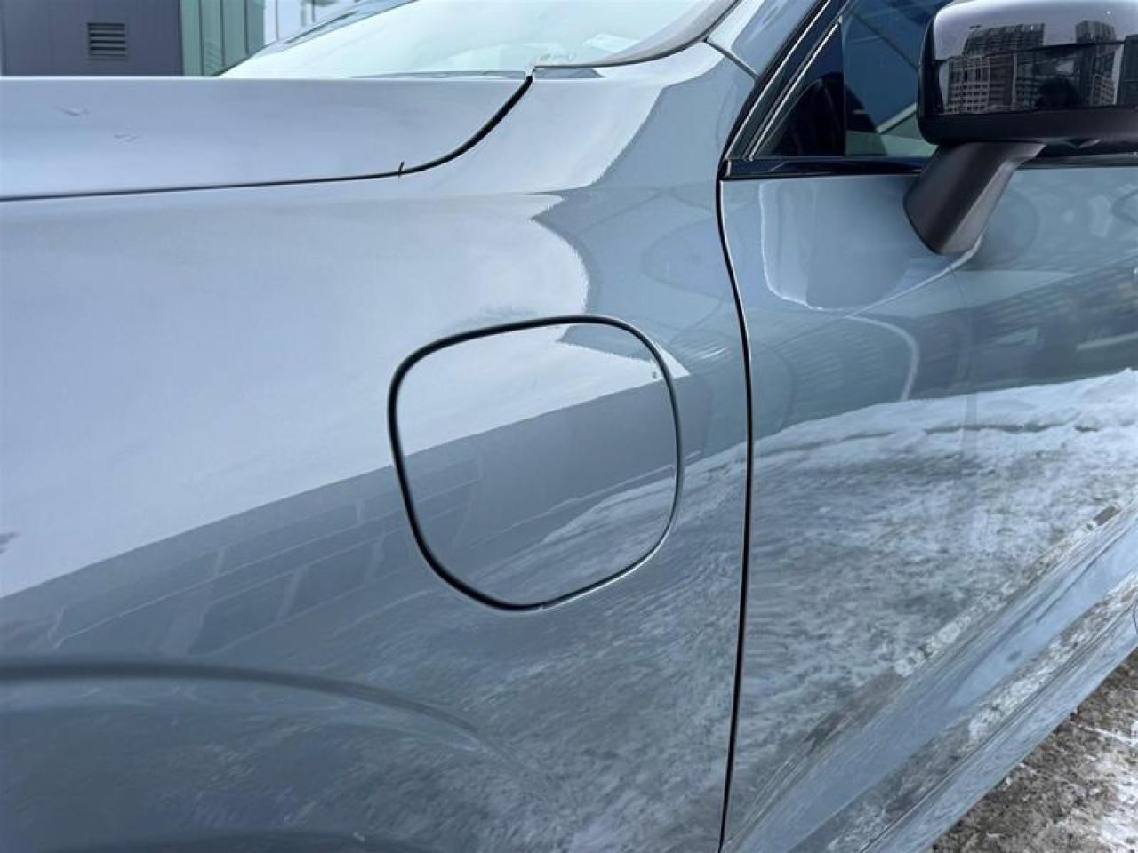 2024 Volvo XC60 Recharge T8 eAWD PHEV Ultimate Dark Theme Photo