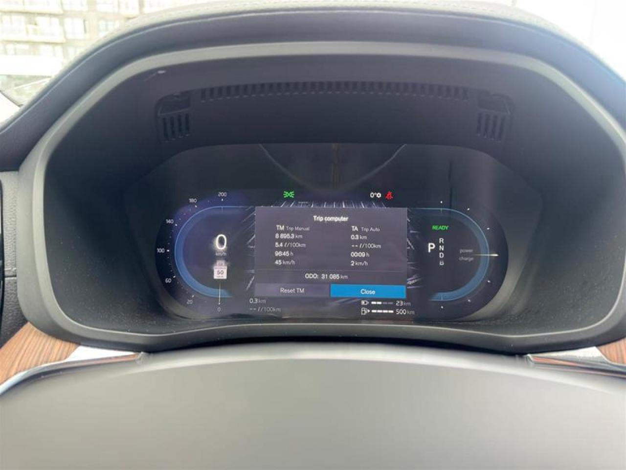 2024 Volvo XC60 Recharge T8 eAWD PHEV Ultimate Dark Theme Photo