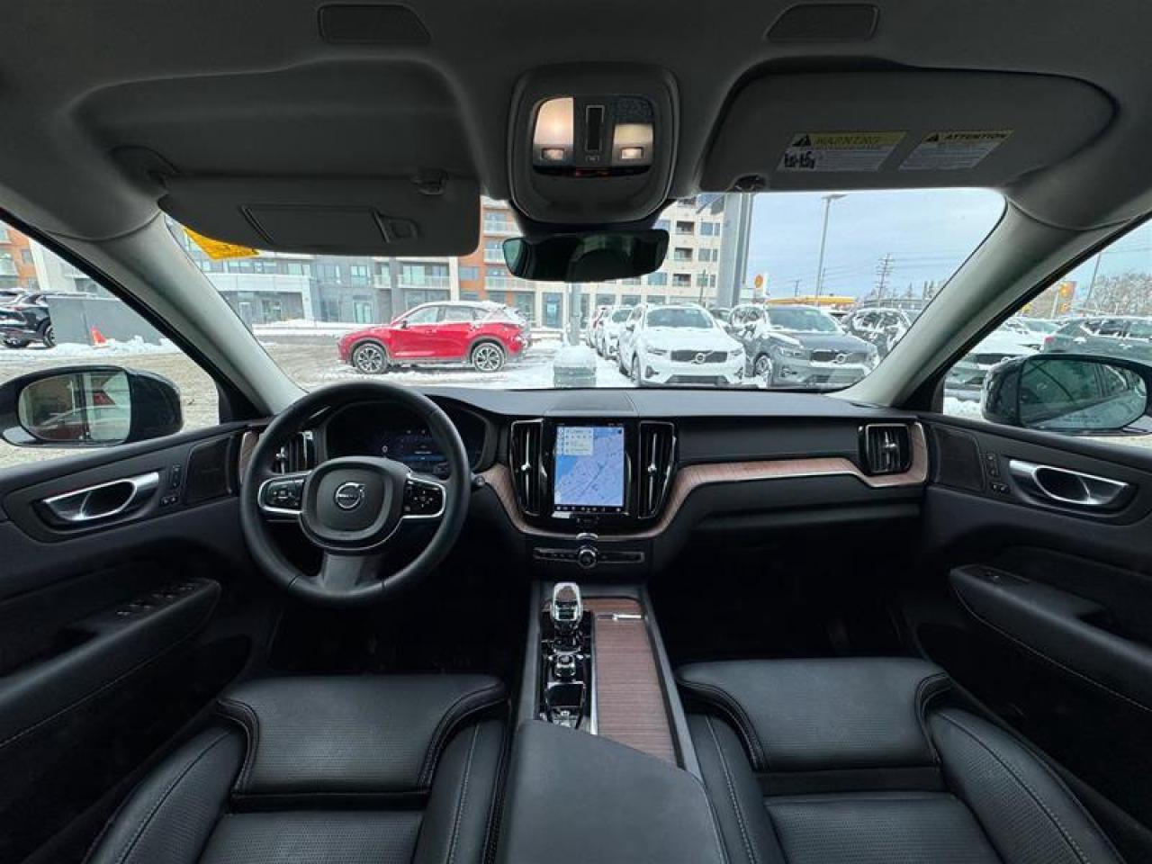 2024 Volvo XC60 Recharge T8 eAWD PHEV Ultimate Dark Theme Photo