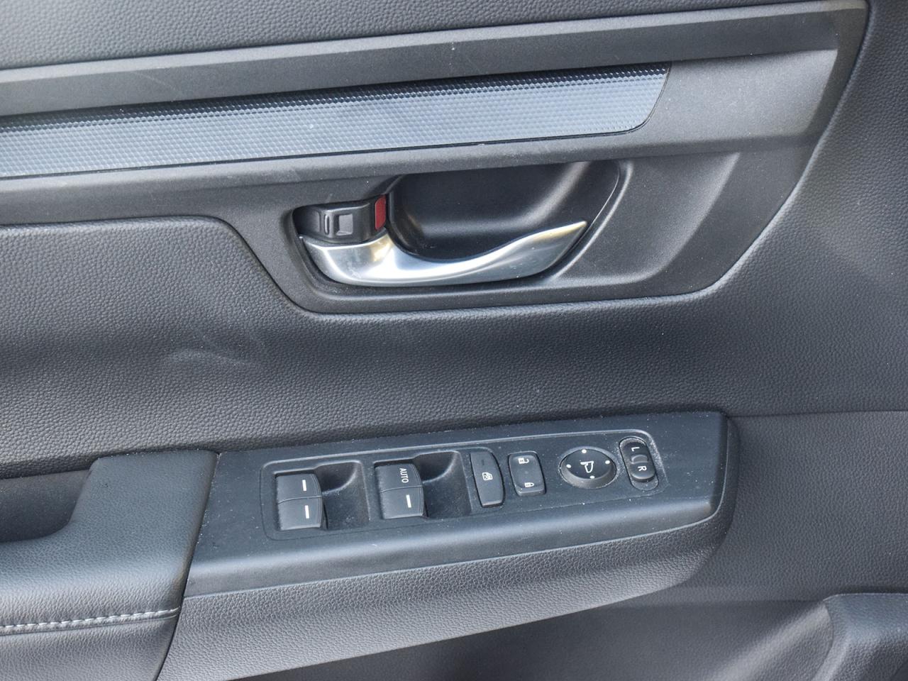 2023 Honda CR-V LX Photo4