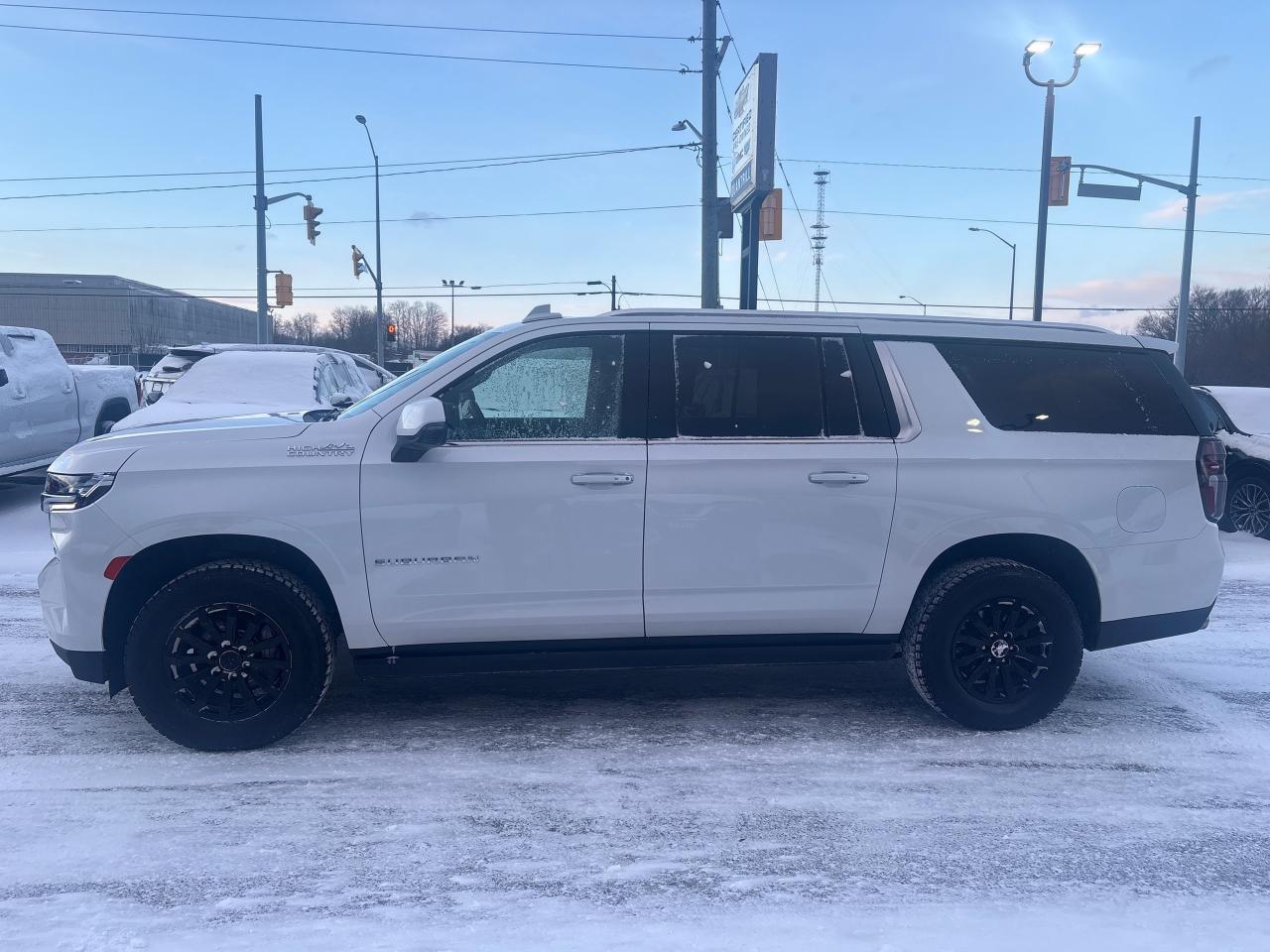 2024 Chevrolet Suburban High Country 4WD + 6.2L + Premium Pkg + Rear Seat Photo3