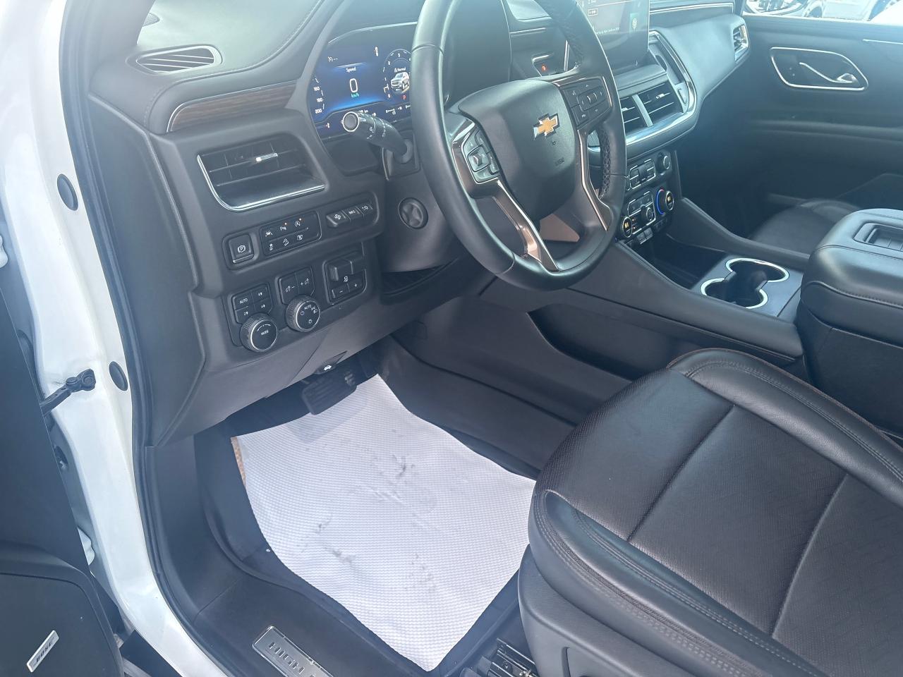 2024 Chevrolet Suburban High Country 4WD + 6.2L + Premium Pkg + Rear Seat Photo4