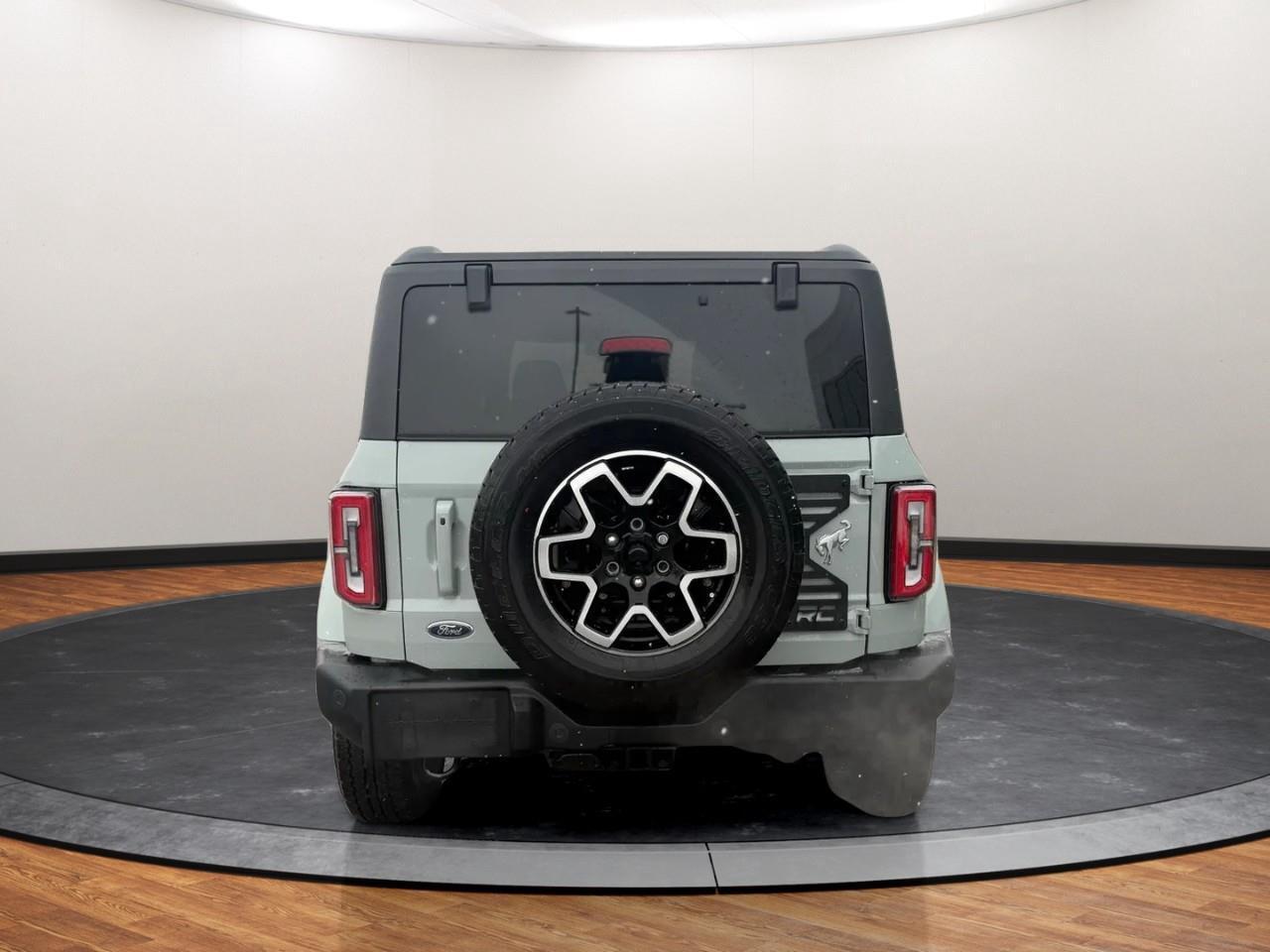 2024 Ford Bronco Outer Banks Photo3