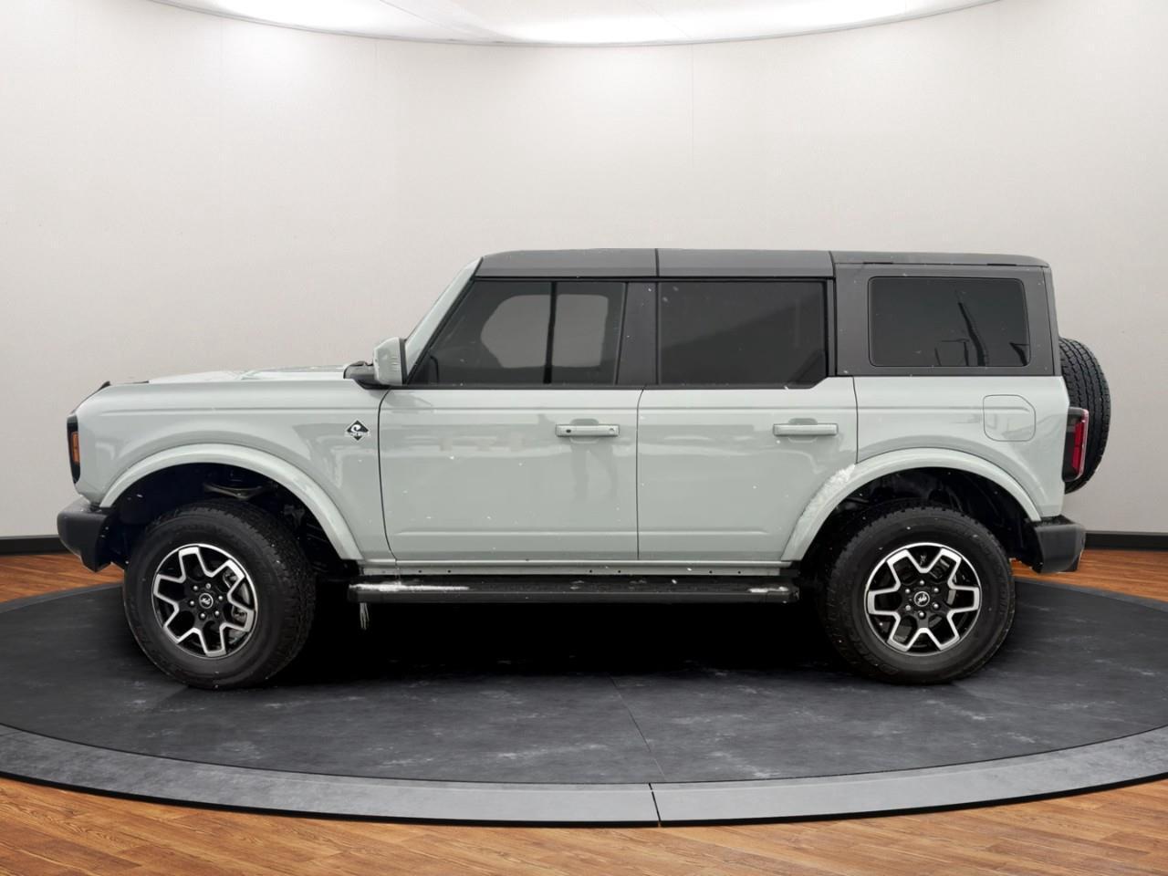 2024 Ford Bronco Outer Banks Photo