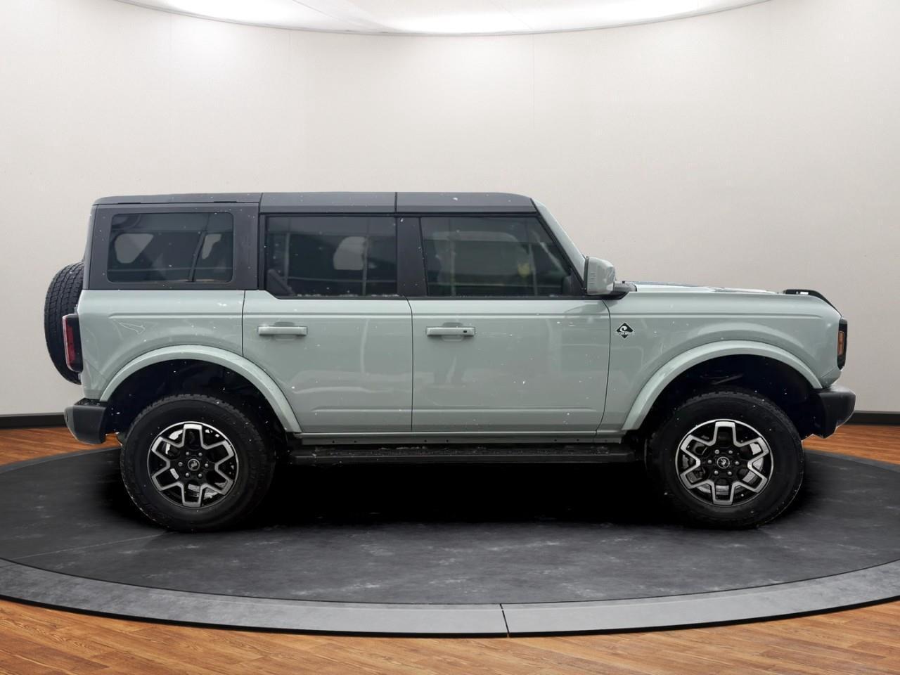 2024 Ford Bronco Outer Banks Photo