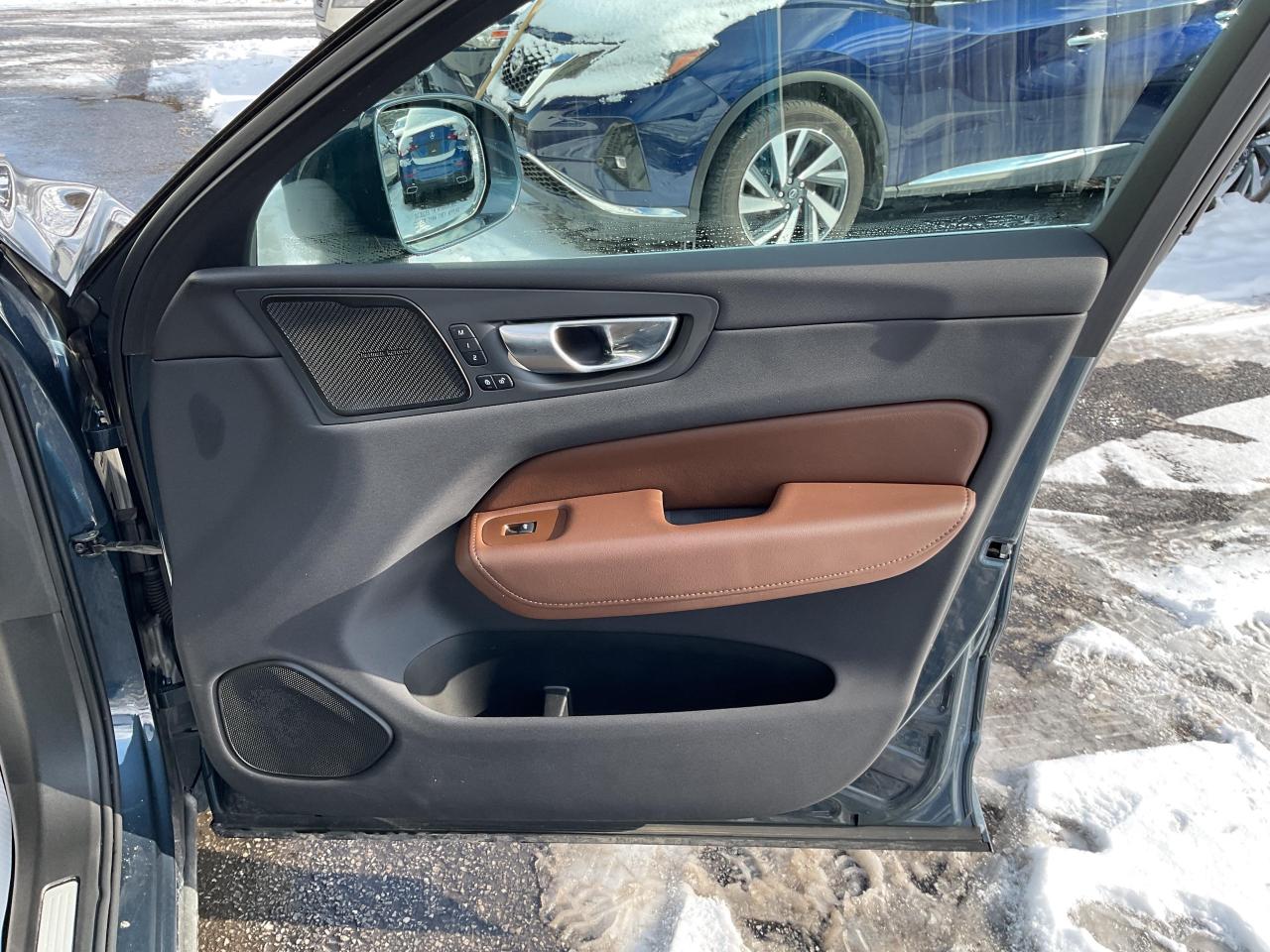 2021 Volvo XC60 T6 Inscription 4dr All-Wheel Drive Photo