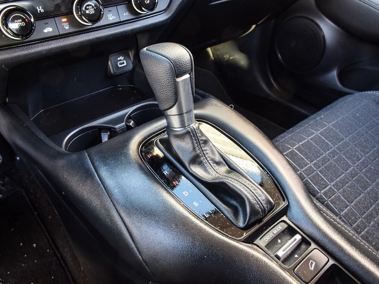 2025 Honda HR-V LX Photo