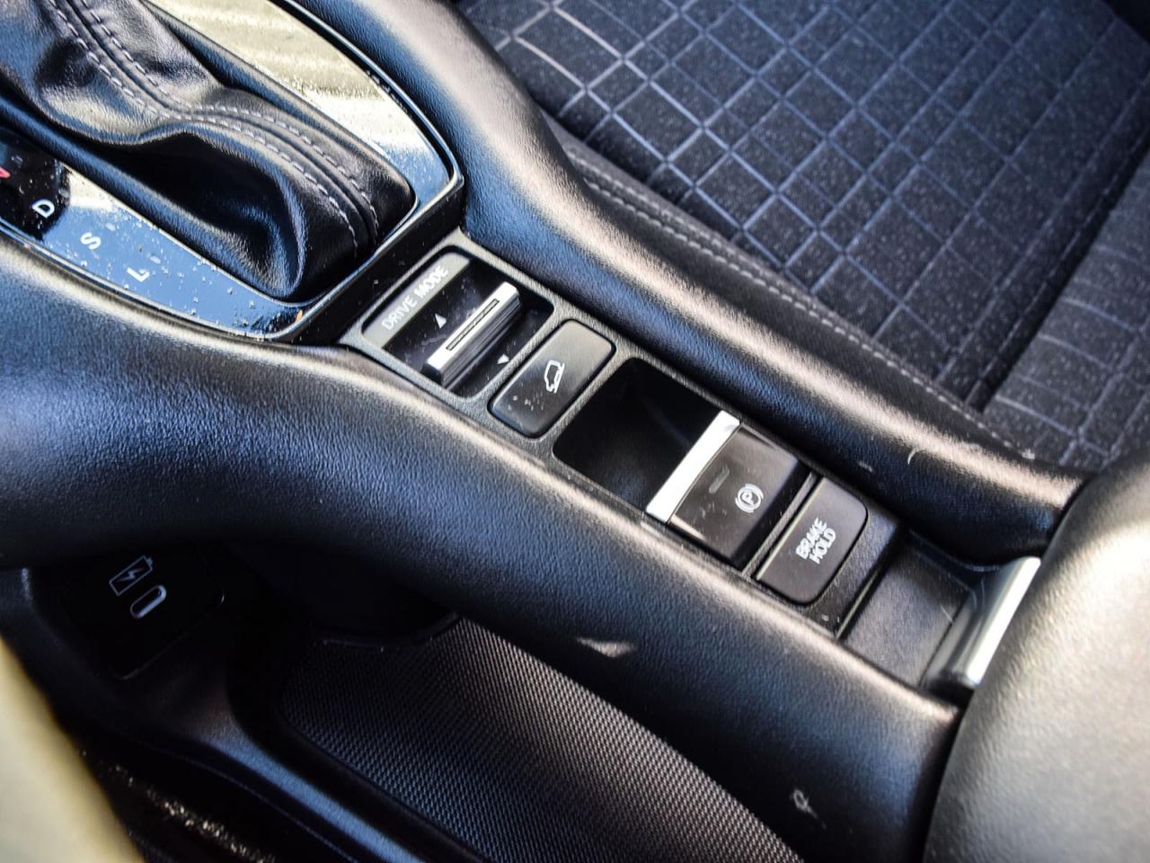 2025 Honda HR-V LX Photo