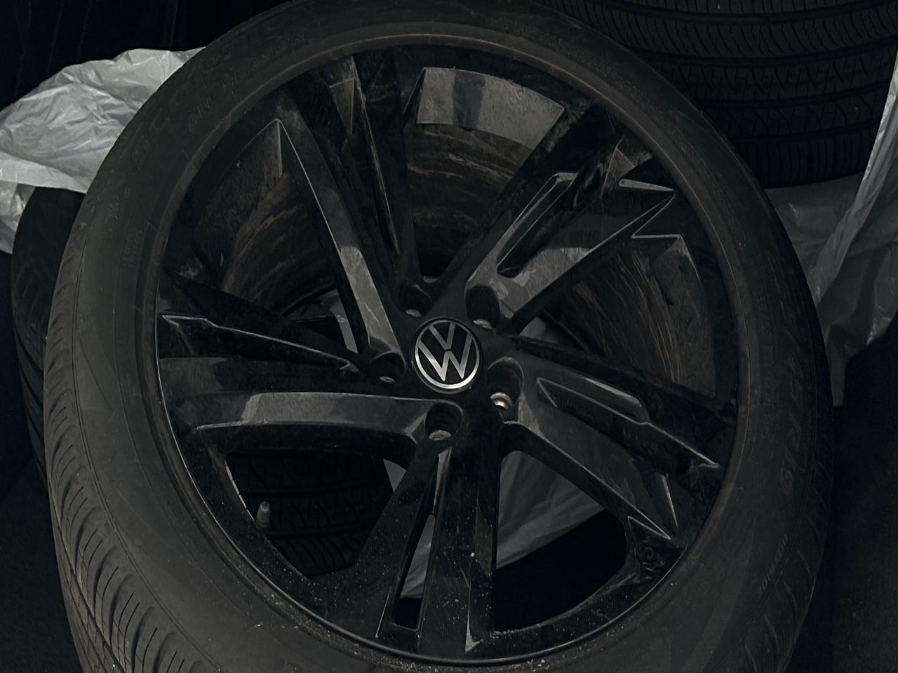 2024 Volkswagen Tiguan Comfortline R-Line Black Edition 4dr All-Wheel Drive 4MOTION Photo