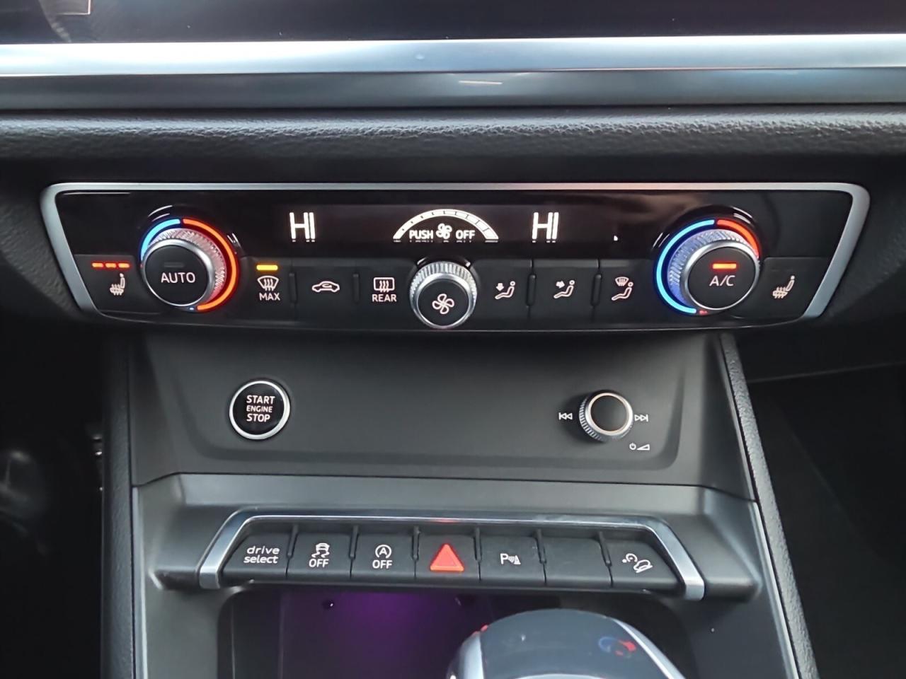 2024 Audi Q3 Progressiv S-Line * DIGITAL DASH / CARPLAY / PANOR Photo