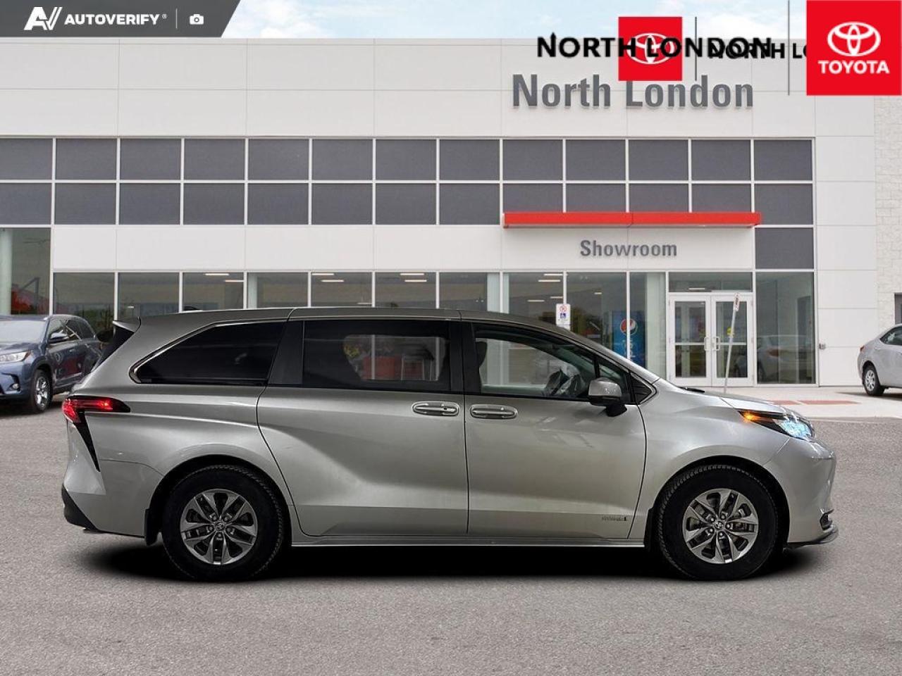 2021 Toyota Sienna  Photo2