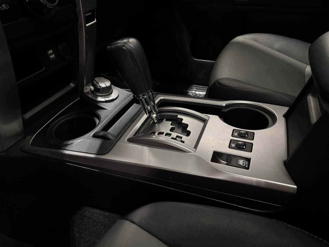 2018 Toyota 4Runner SR5 Photo