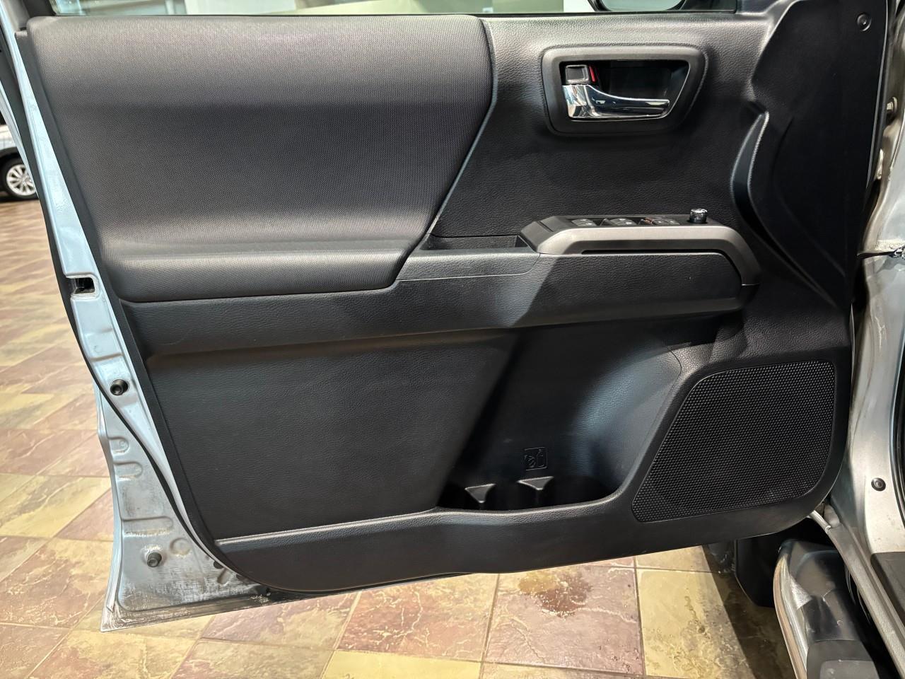 2017 Toyota Tacoma SR5 Photo