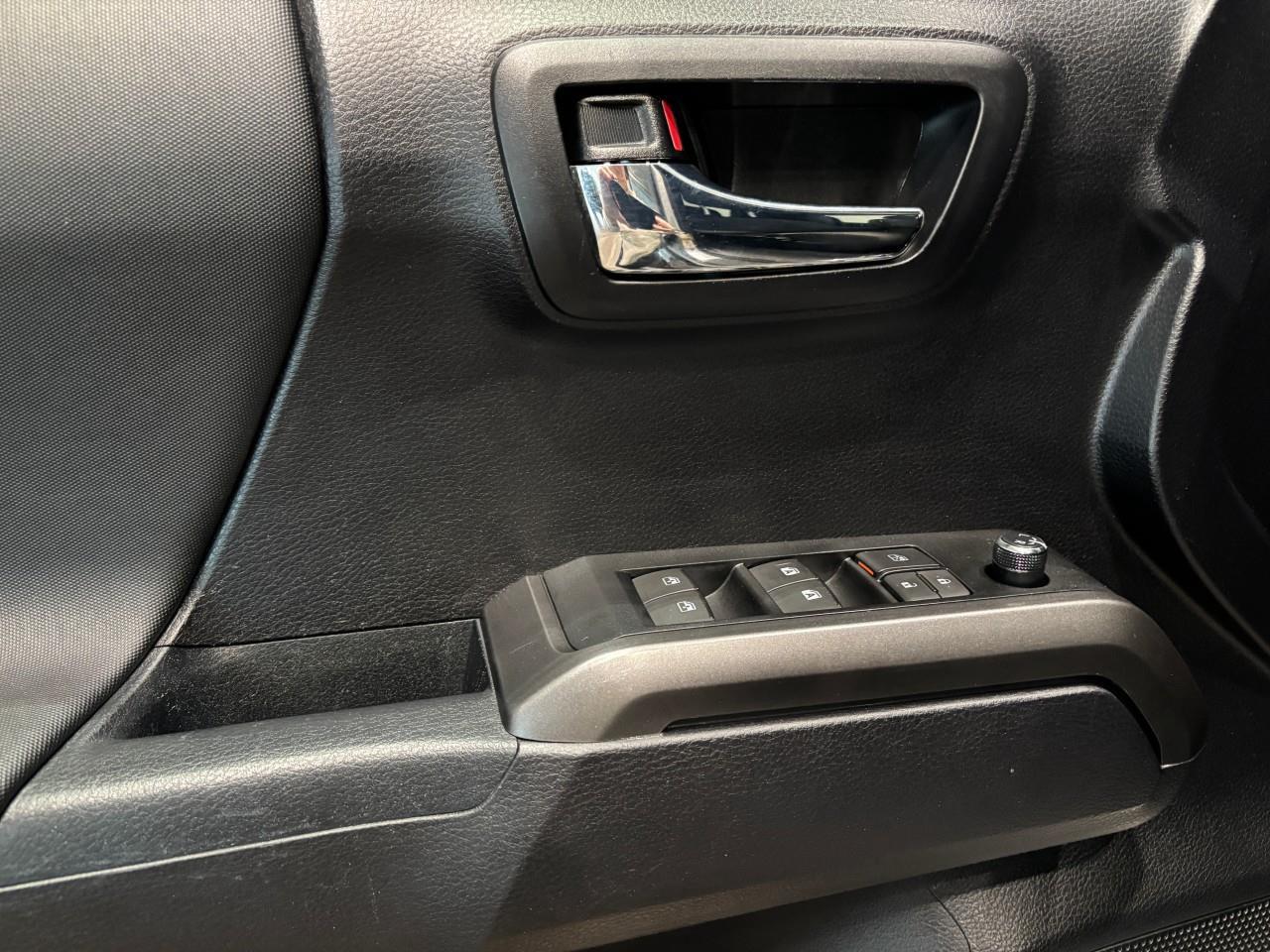 2017 Toyota Tacoma SR5 Photo