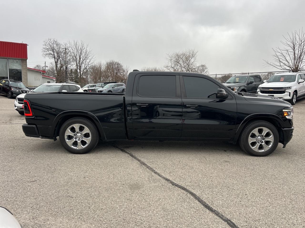 2019 RAM 1500 LARAMIE, LEATHER, PANORAMIC ROOF, REMOTE START! Photo